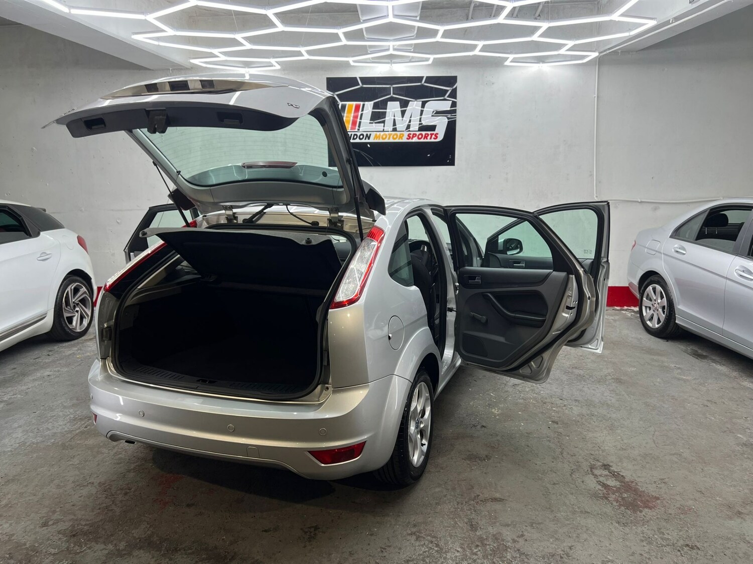 Used Ford Focus 2010 for sale - 78106427: Photo 86