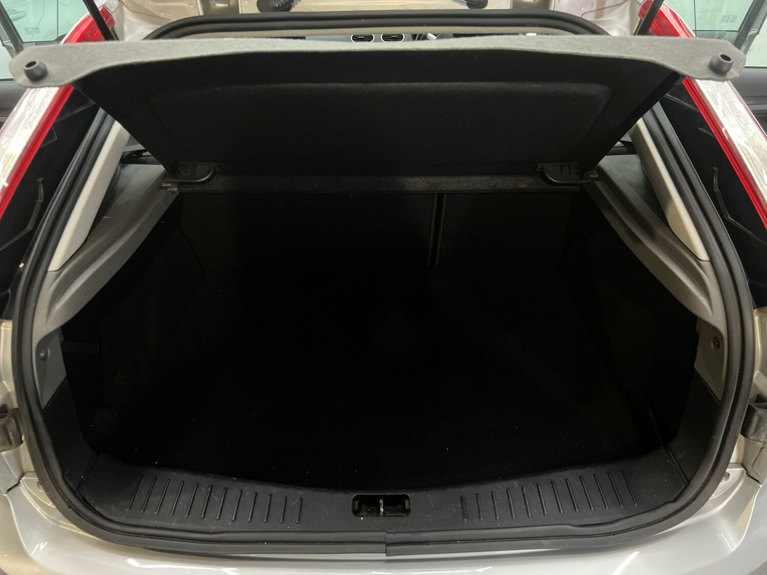 Used Ford Focus 2010 for sale - 78106427: Photo 90