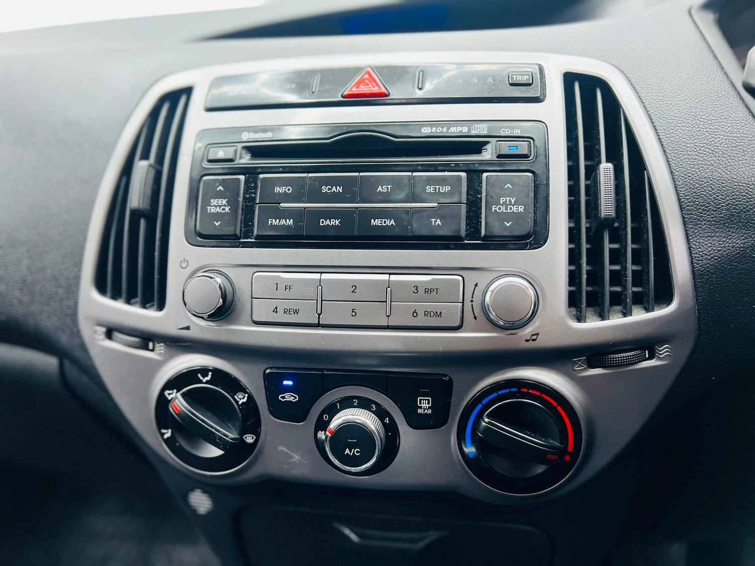 Used Hyundai i20 2014 for sale - 77079284: Photo 47