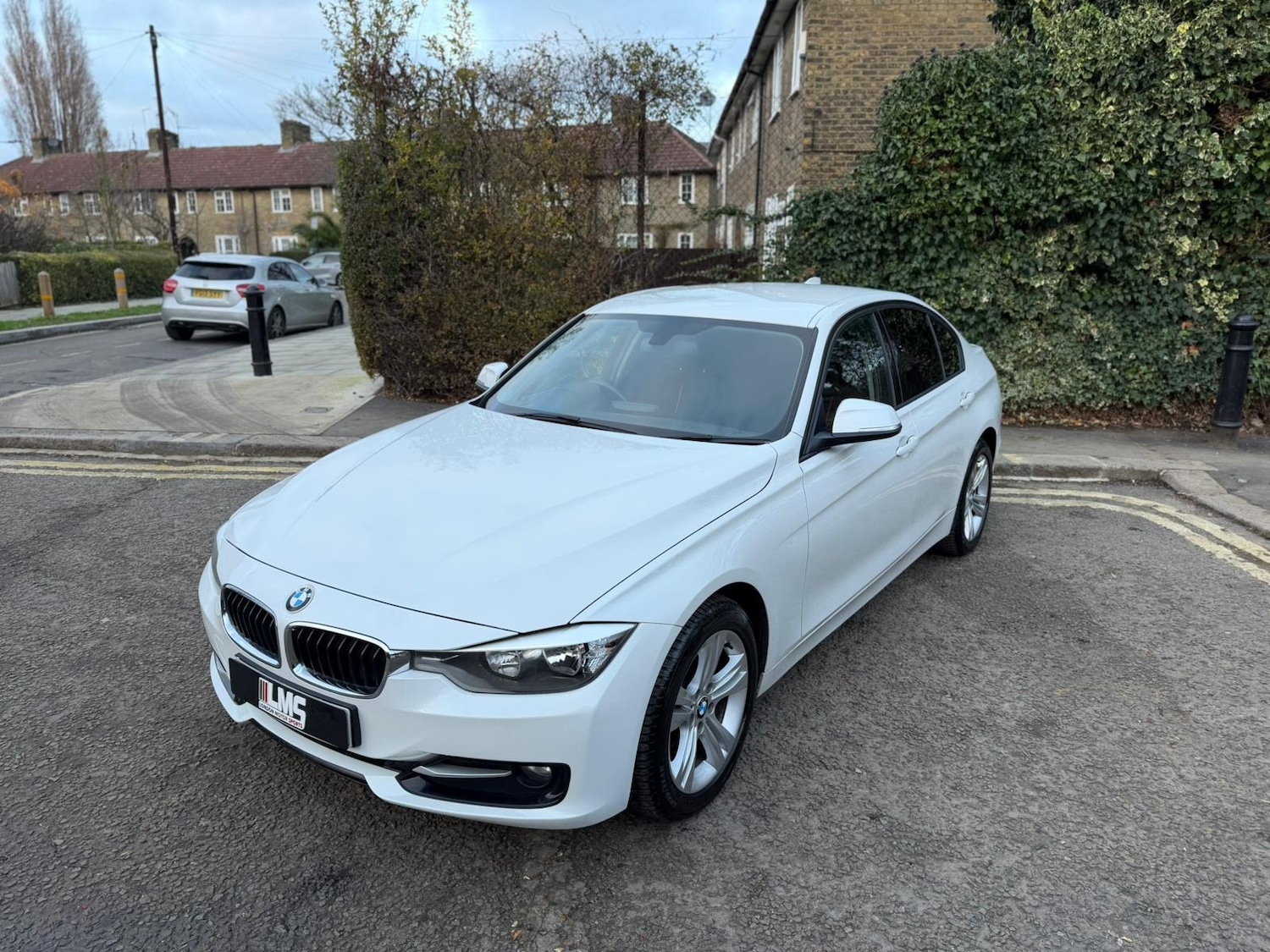 Used BMW 3 Series 2013 for sale - 76971180: Photo 2