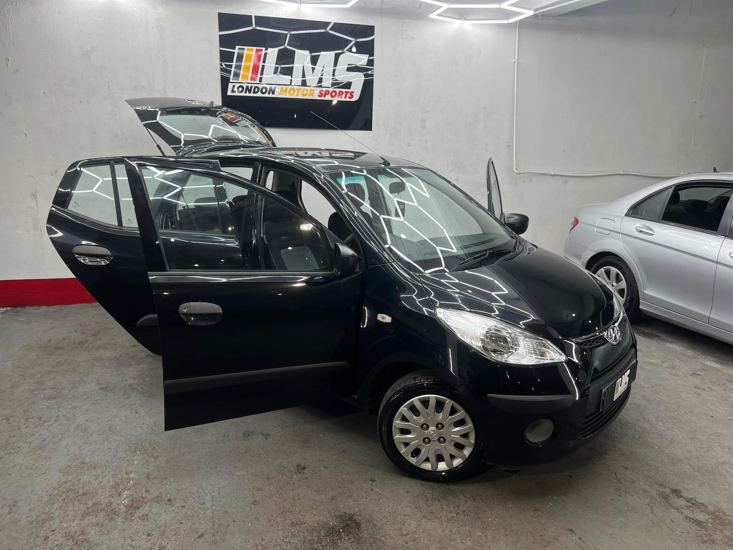 Used Hyundai i10 2010 for sale - 78190325: Photo 42