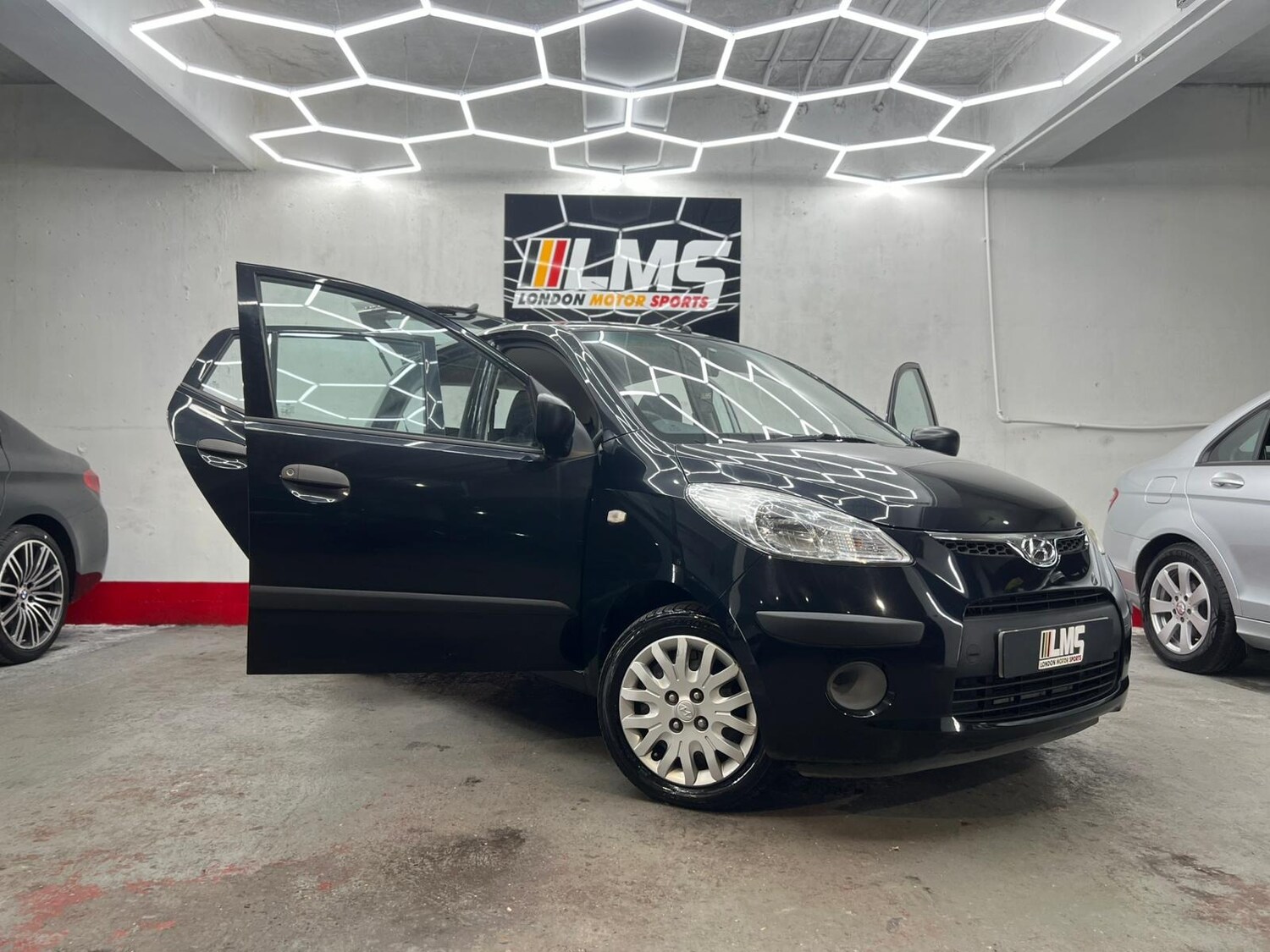 Used Hyundai i10 2010 for sale - 78190325: Photo 45