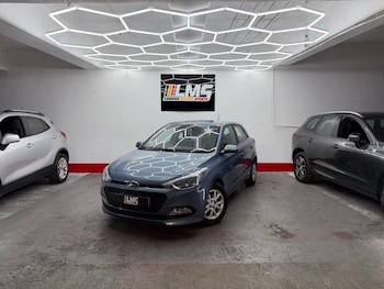 Used Hyundai i20 2017 for sale - 77088282: Photo