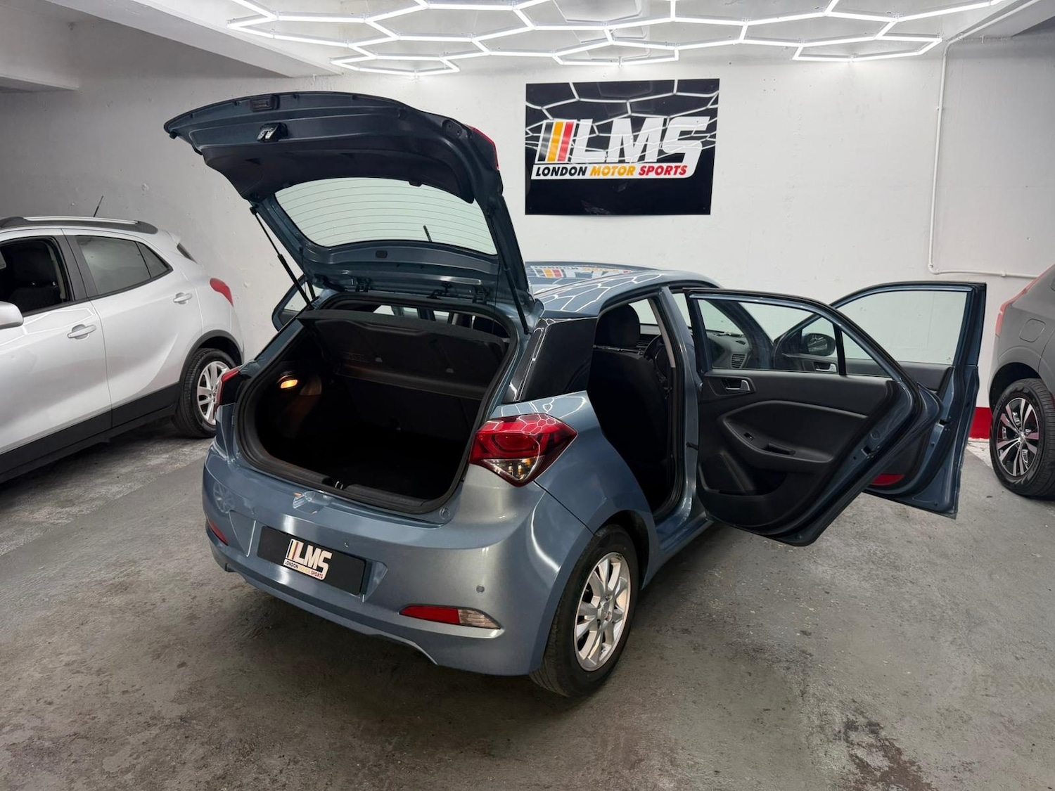 Used Hyundai i20 2017 for sale - 77088282: Photo 85