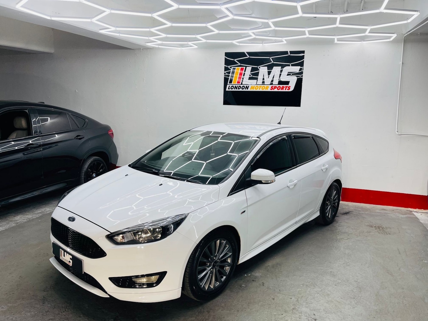 Used Ford Focus 2017 for sale - 76340391: Photo 2