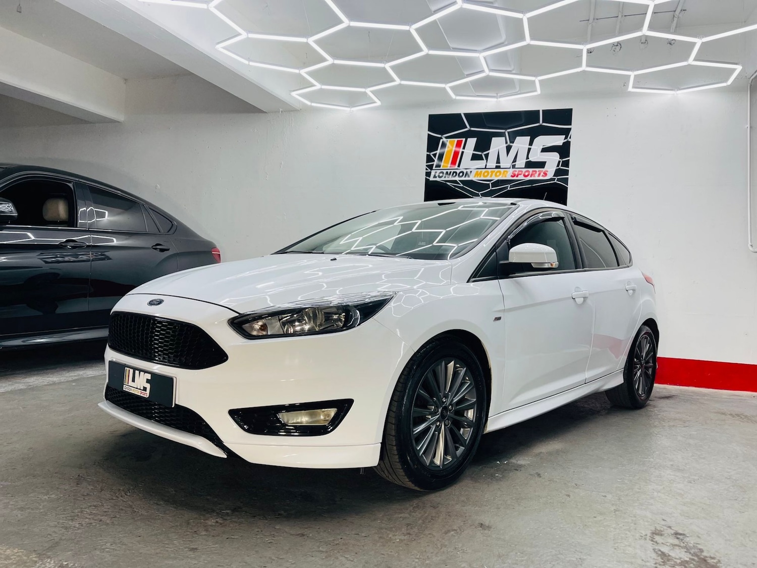 Used Ford Focus 2017 for sale - 76340391: Photo 3