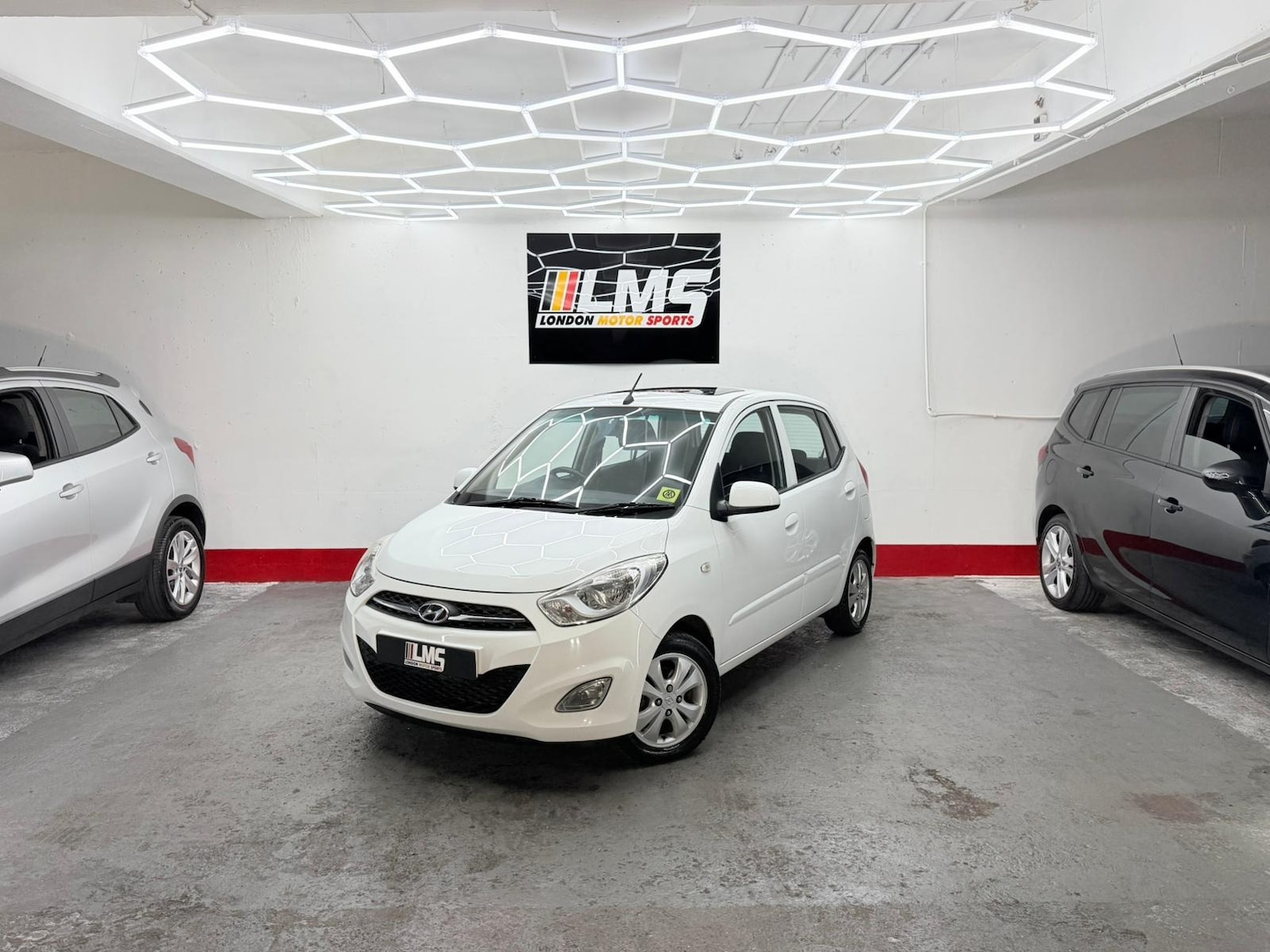 Used Hyundai i10 2011 for sale - 76747994: Photo 1