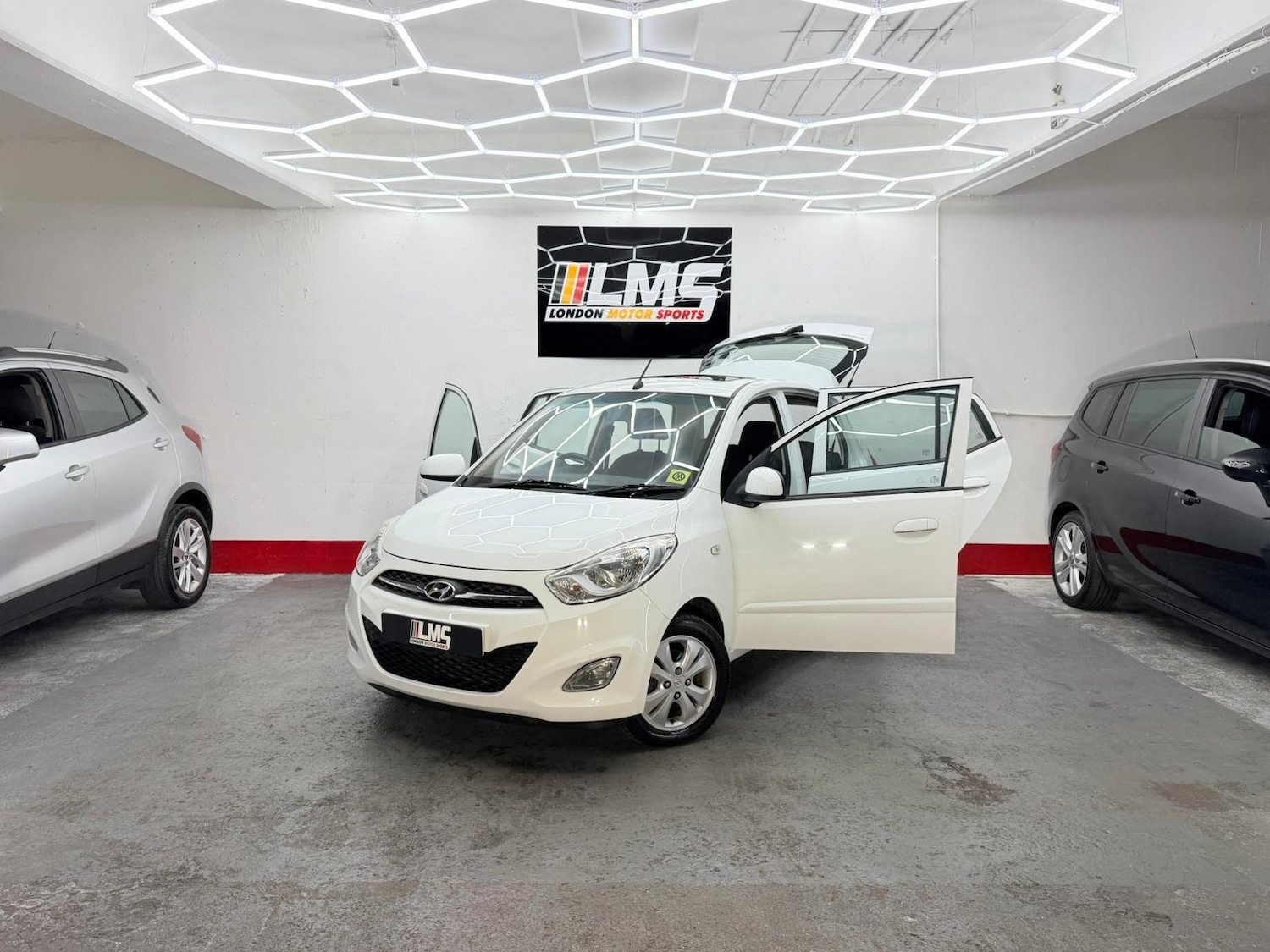 Used Hyundai i10 2011 for sale - 76747994: Photo 12