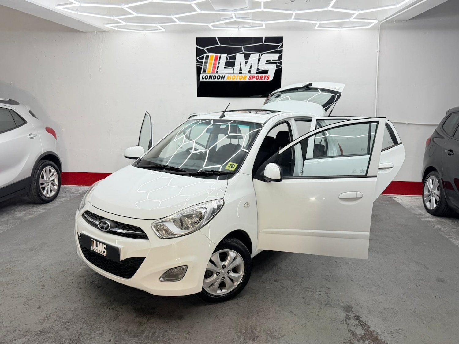 Used Hyundai i10 2011 for sale - 76747994: Photo 13