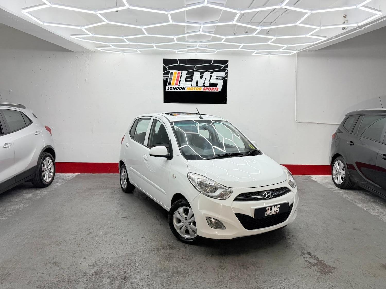 Used Hyundai i10 2011 for sale - 76747994: Photo 19
