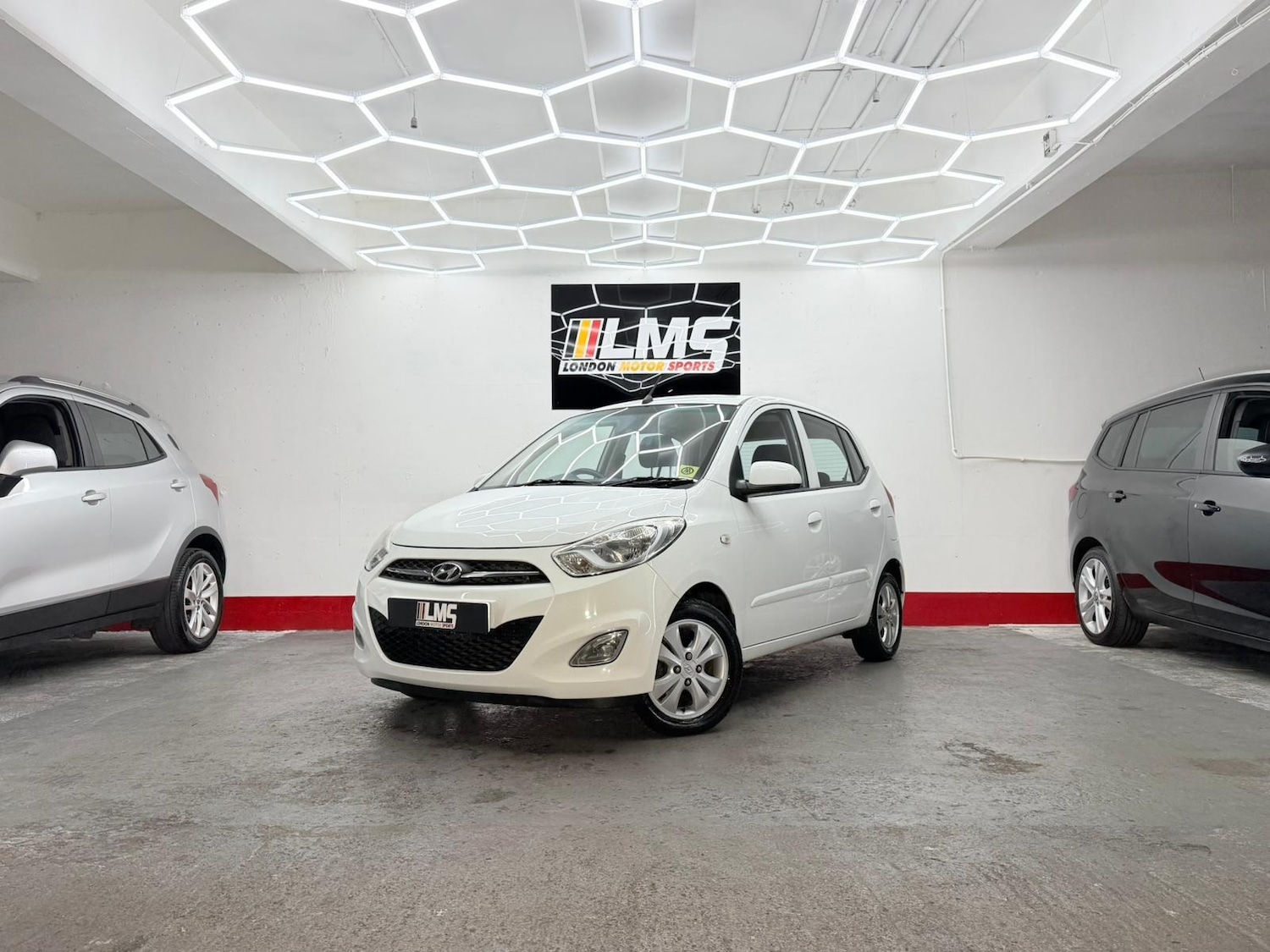 Used Hyundai i10 2011 for sale - 76747994: Photo 2