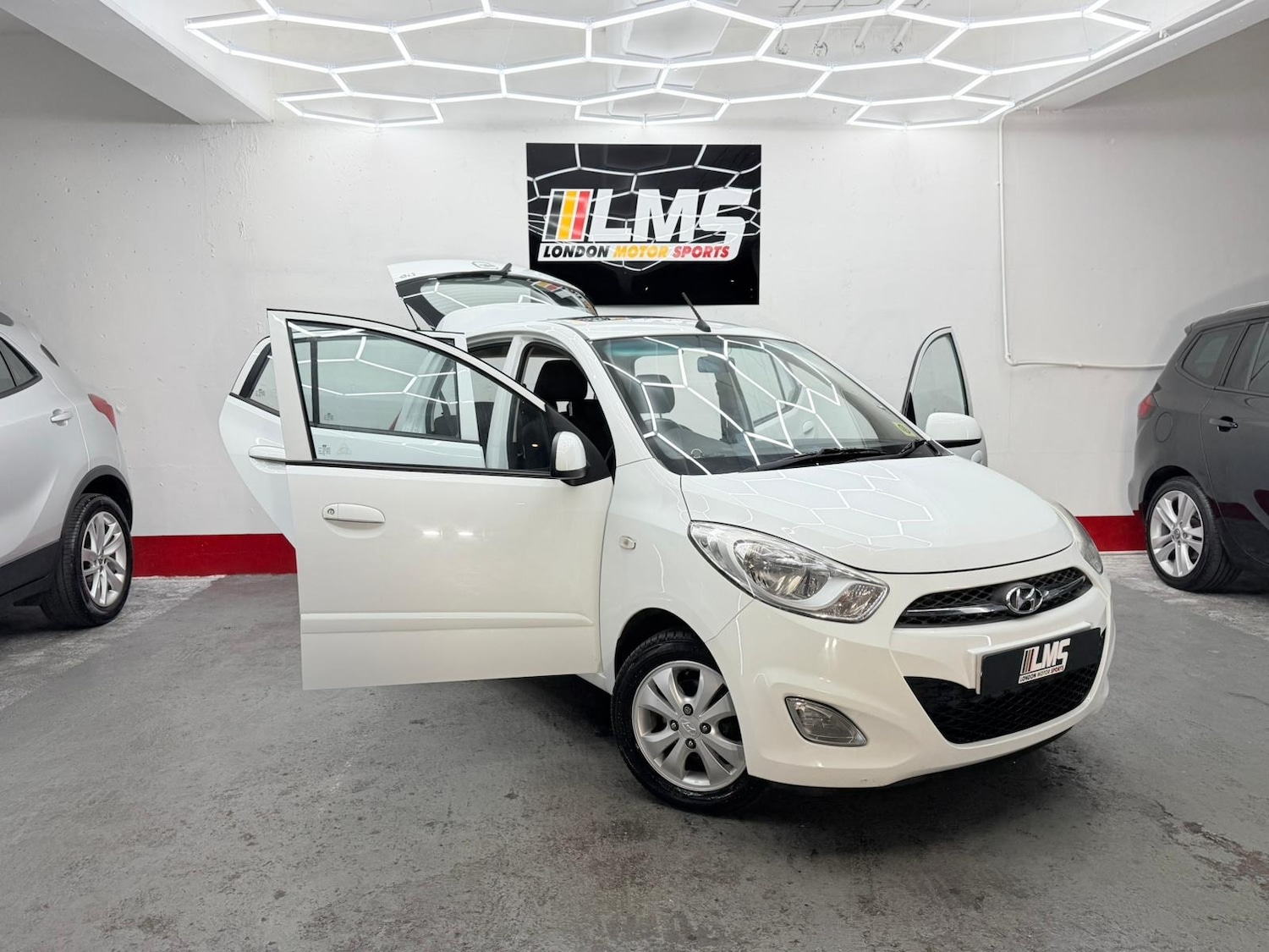 Used Hyundai i10 2011 for sale - 76747994: Photo 30
