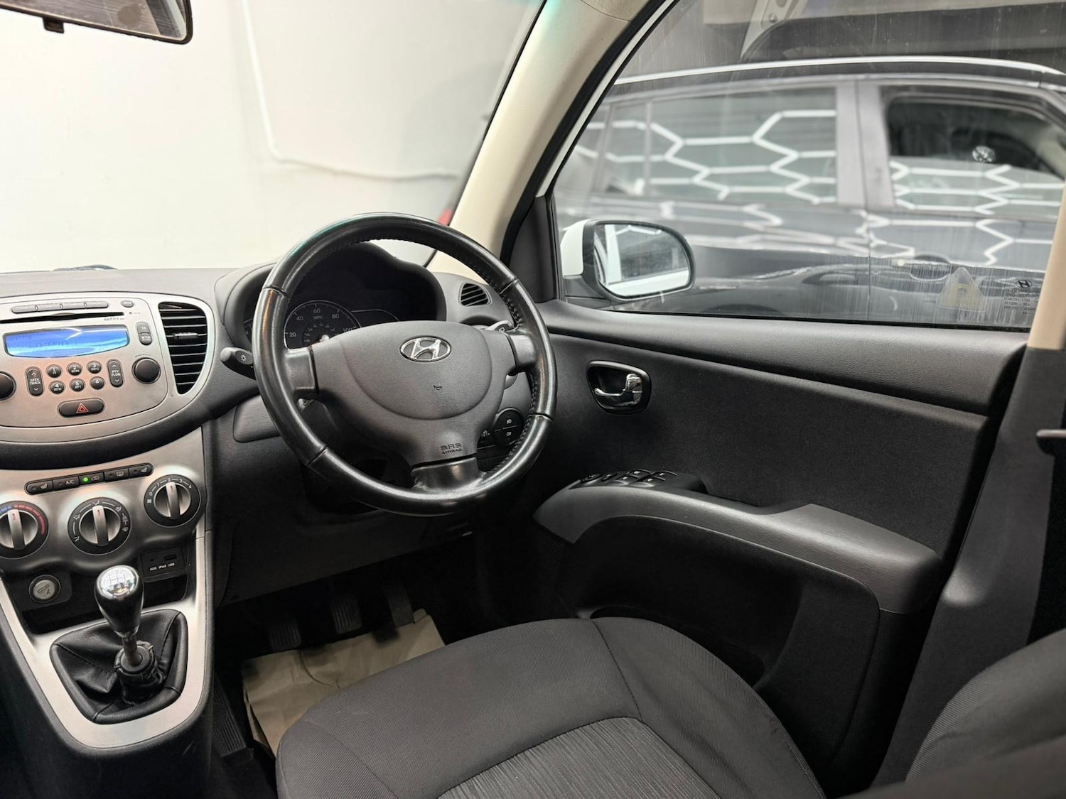 Used Hyundai i10 2011 for sale - 76747994: Photo 36