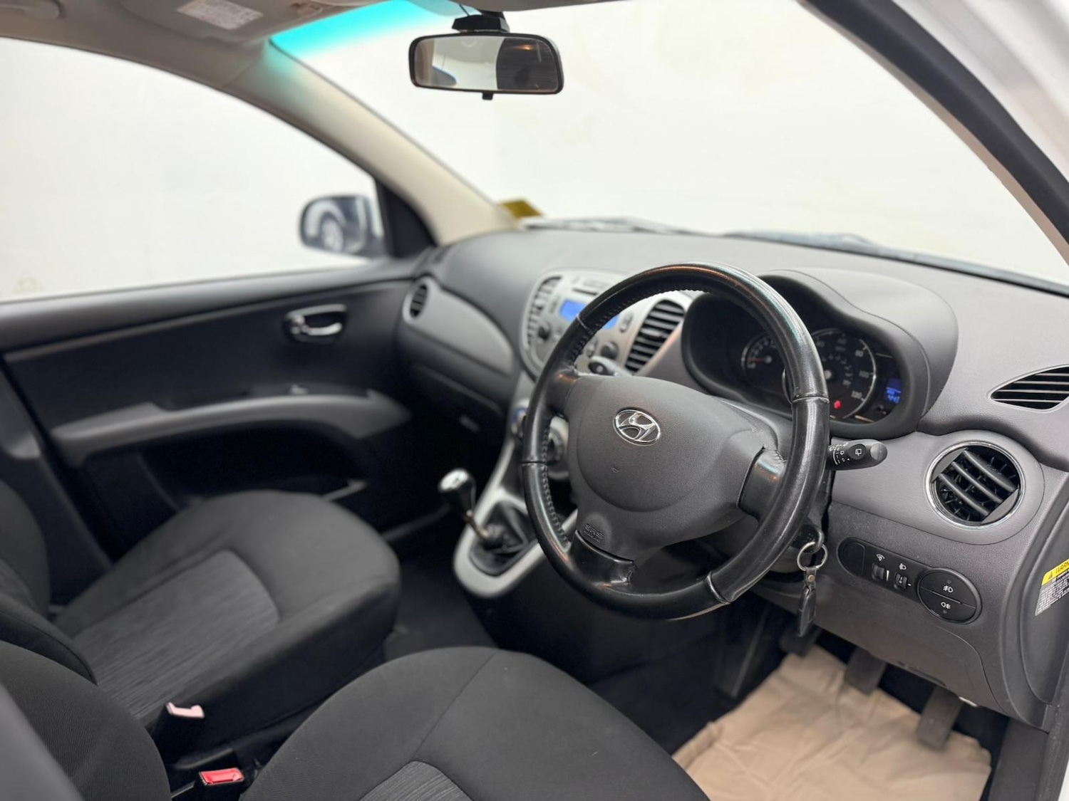 Used Hyundai i10 2011 for sale - 76747994: Photo 38