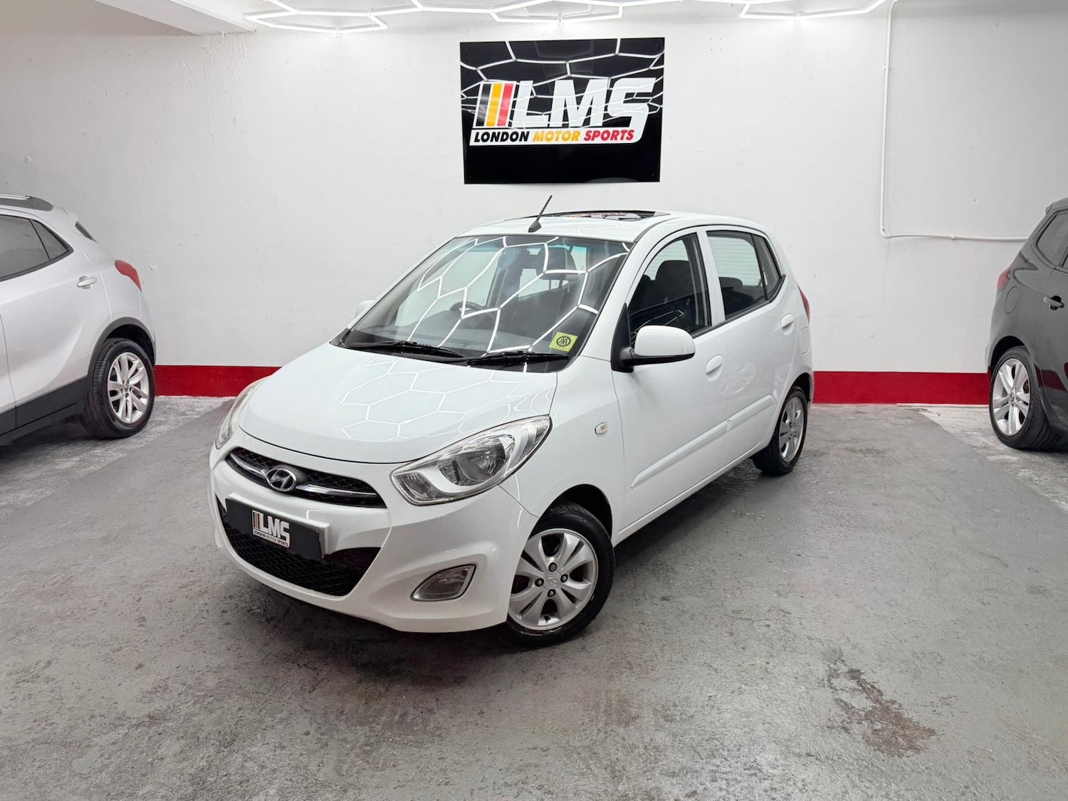 Used Hyundai i10 2011 for sale - 76747994: Photo 4