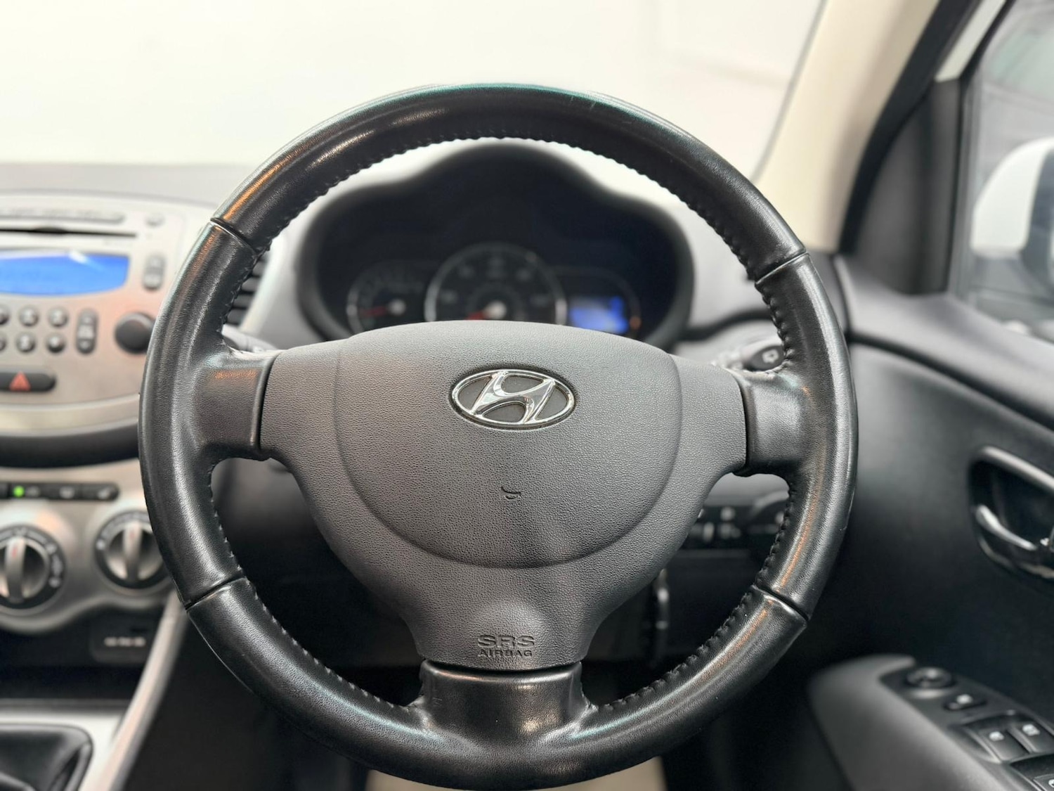 Used Hyundai i10 2011 for sale - 76747994: Photo 40