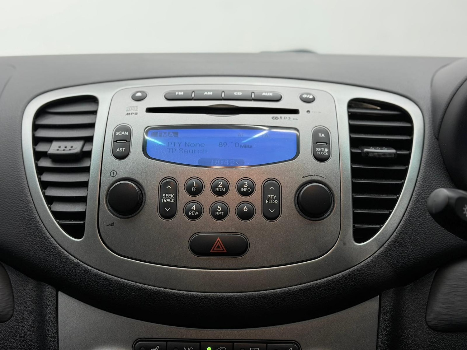 Used Hyundai i10 2011 for sale - 76747994: Photo 41