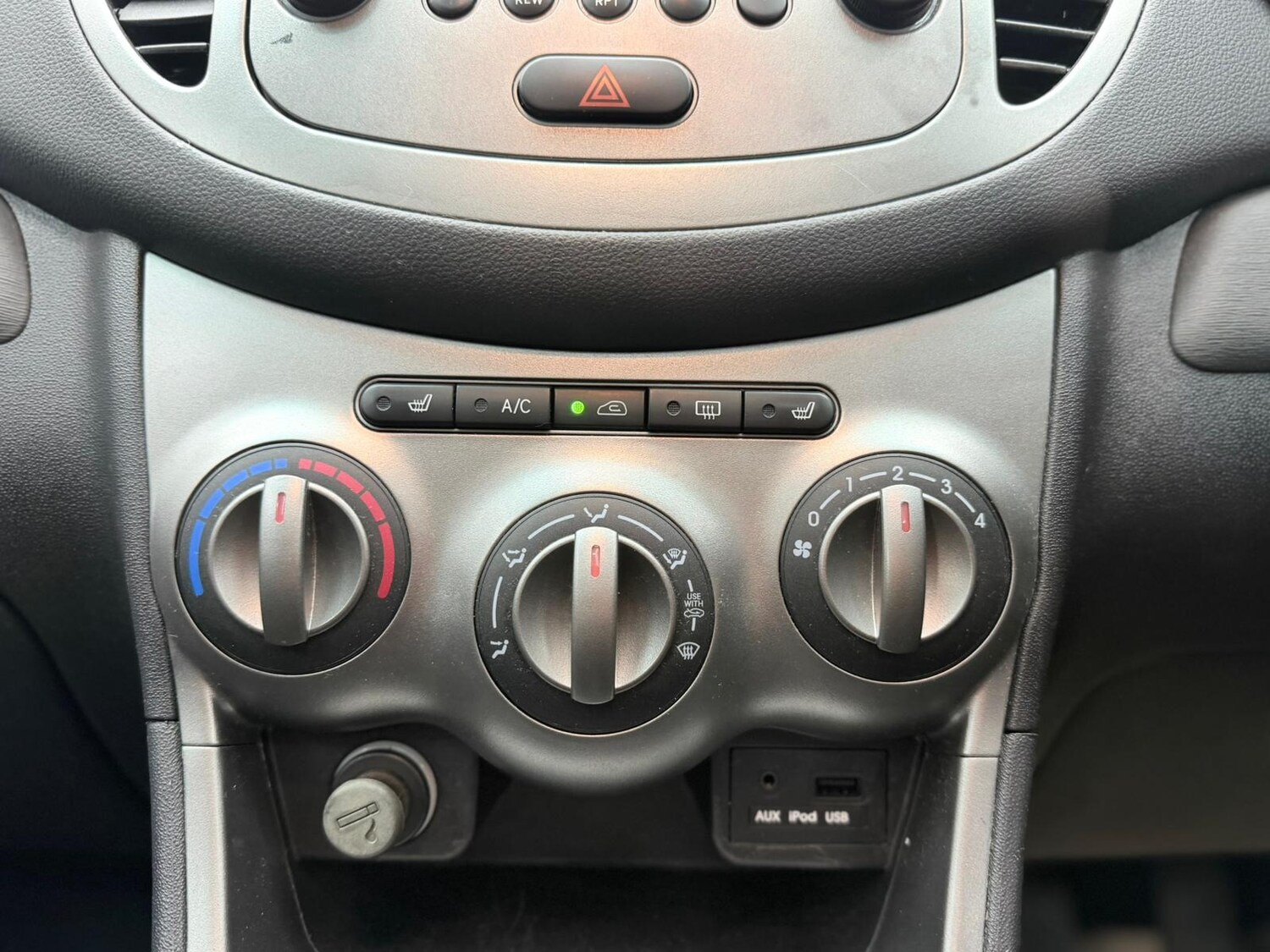 Used Hyundai i10 2011 for sale - 76747994: Photo 43