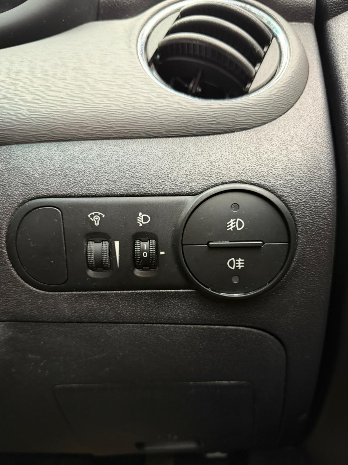 Used Hyundai i10 2011 for sale - 76747994: Photo 44