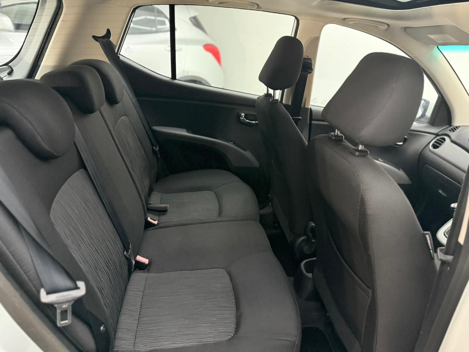 Used Hyundai i10 2011 for sale - 76747994: Photo 46