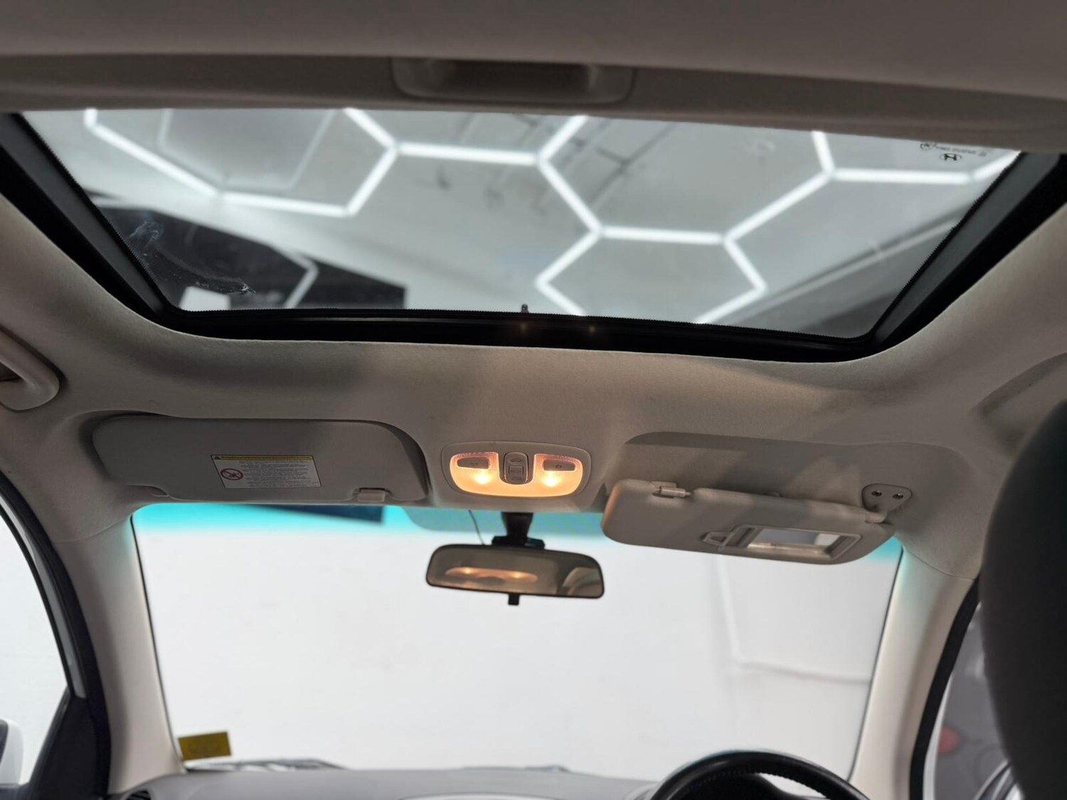 Used Hyundai i10 2011 for sale - 76747994: Photo 47