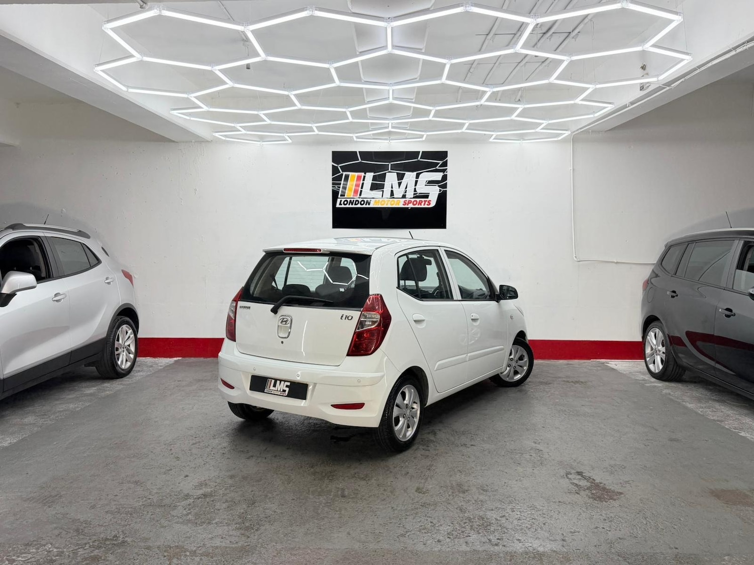 Used Hyundai i10 2011 for sale - 76747994: Photo 49