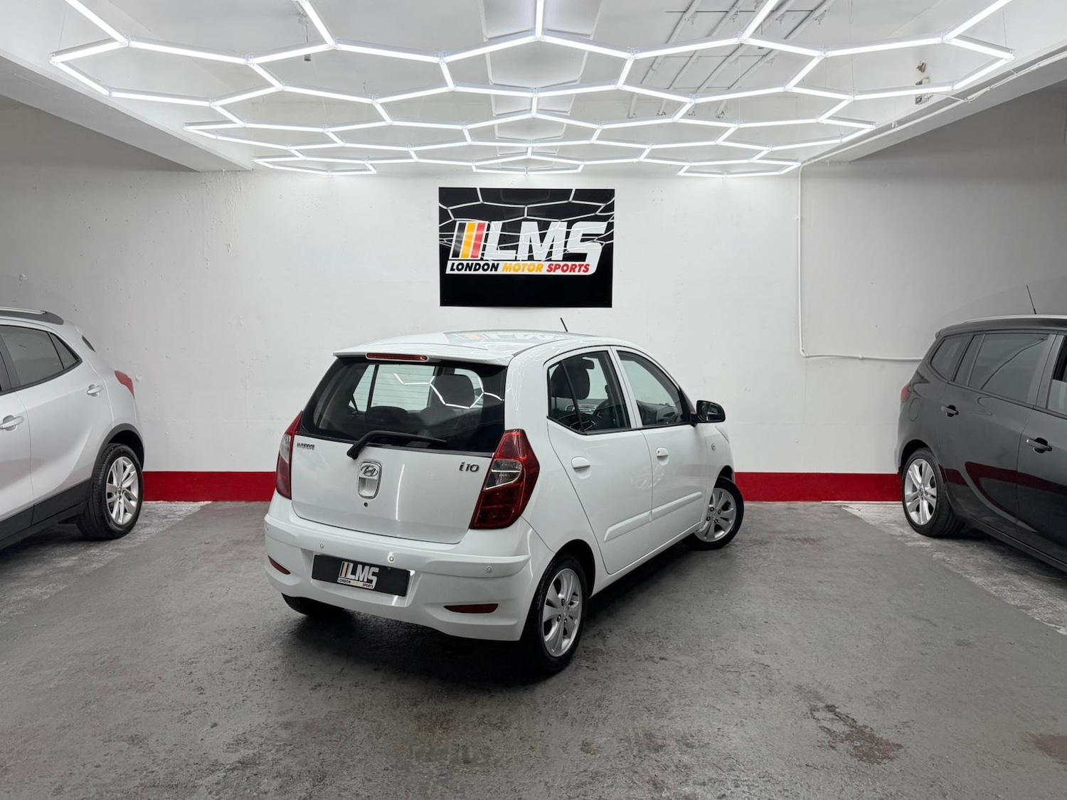 Used Hyundai i10 2011 for sale - 76747994: Photo 50