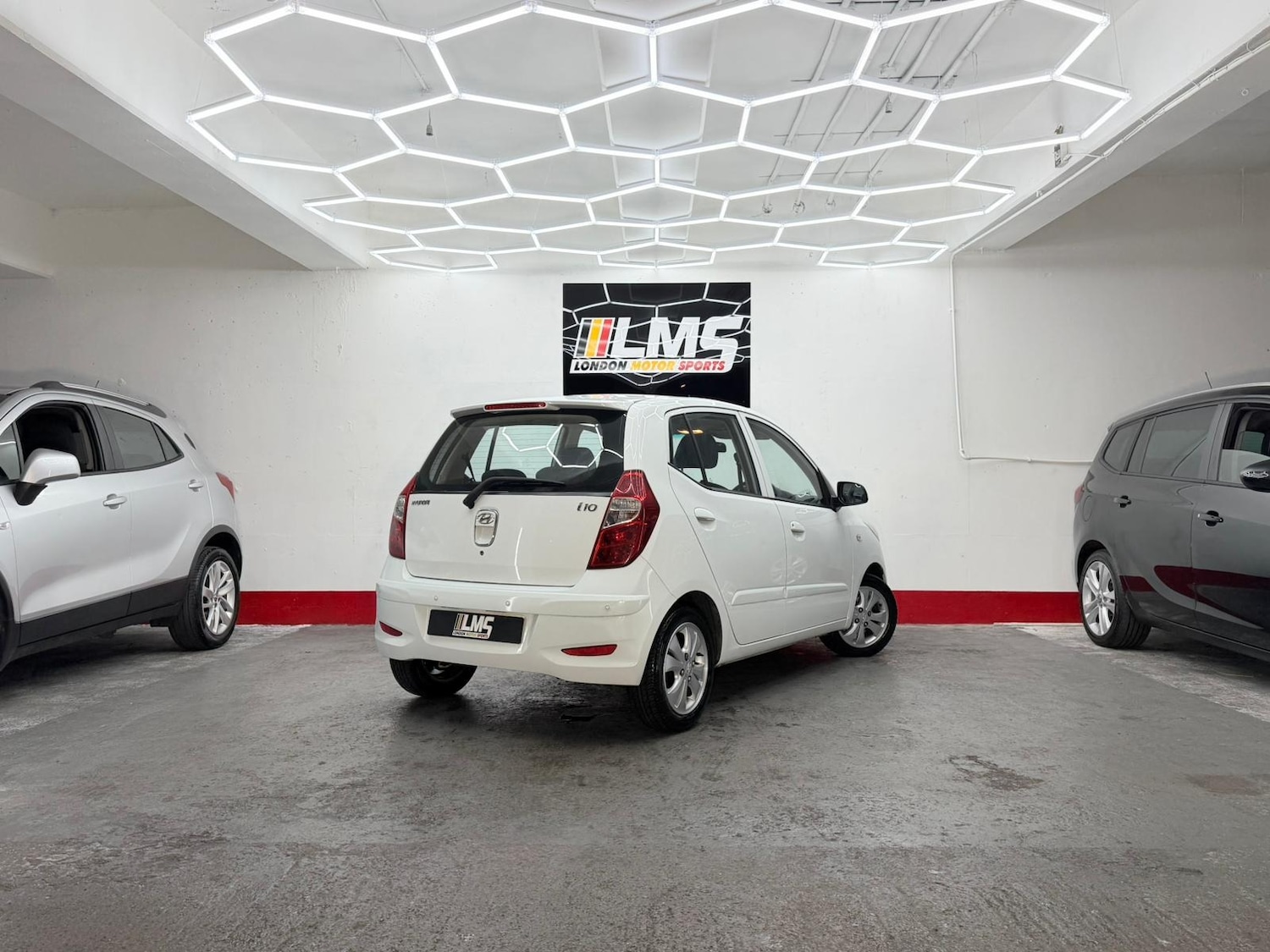 Used Hyundai i10 2011 for sale - 76747994: Photo 51