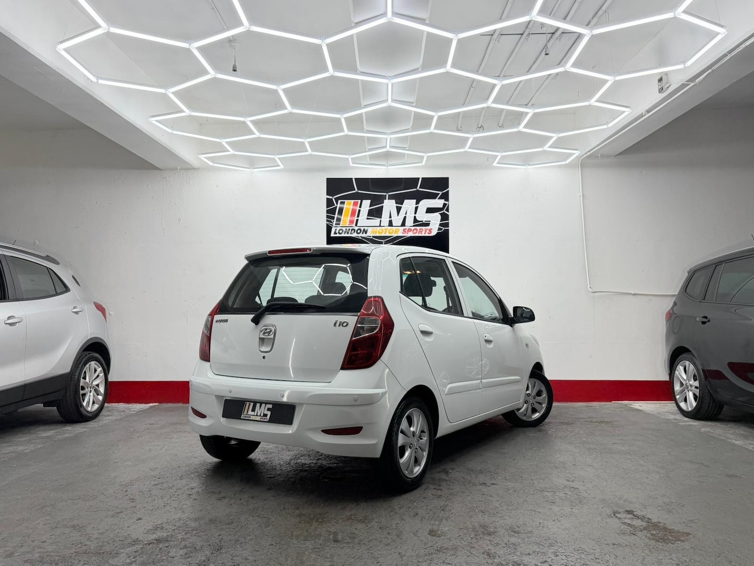 Used Hyundai i10 2011 for sale - 76747994: Photo 52