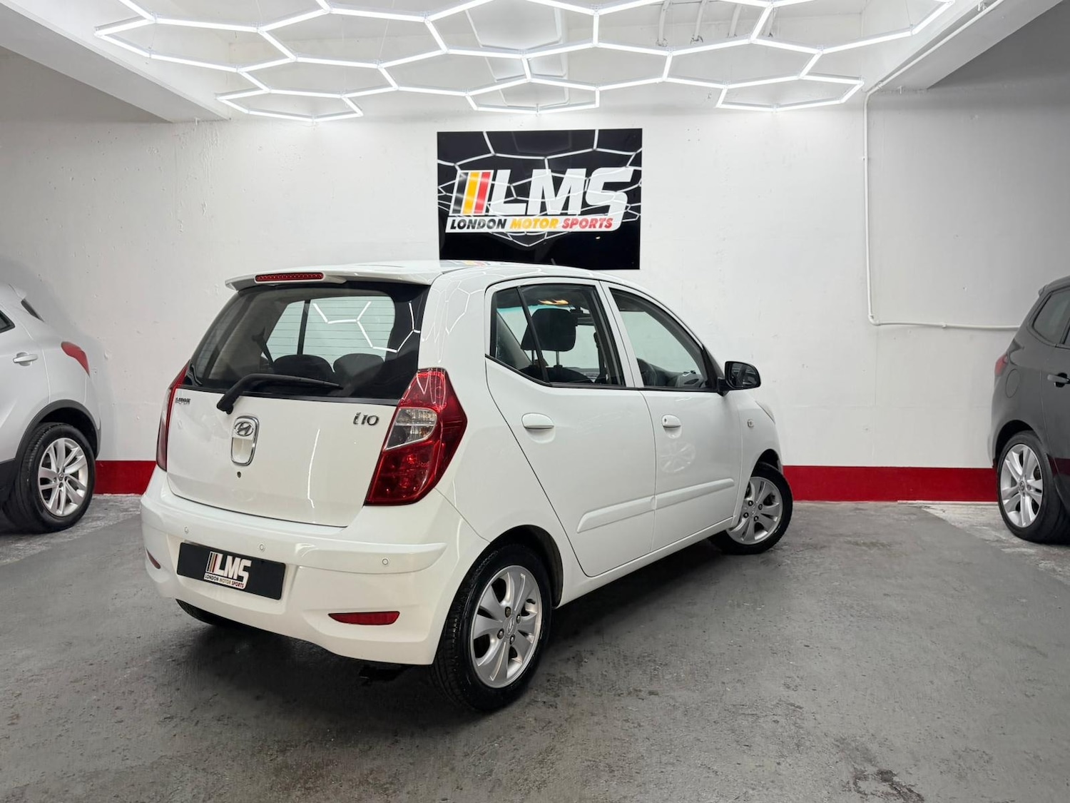 Used Hyundai i10 2011 for sale - 76747994: Photo 54