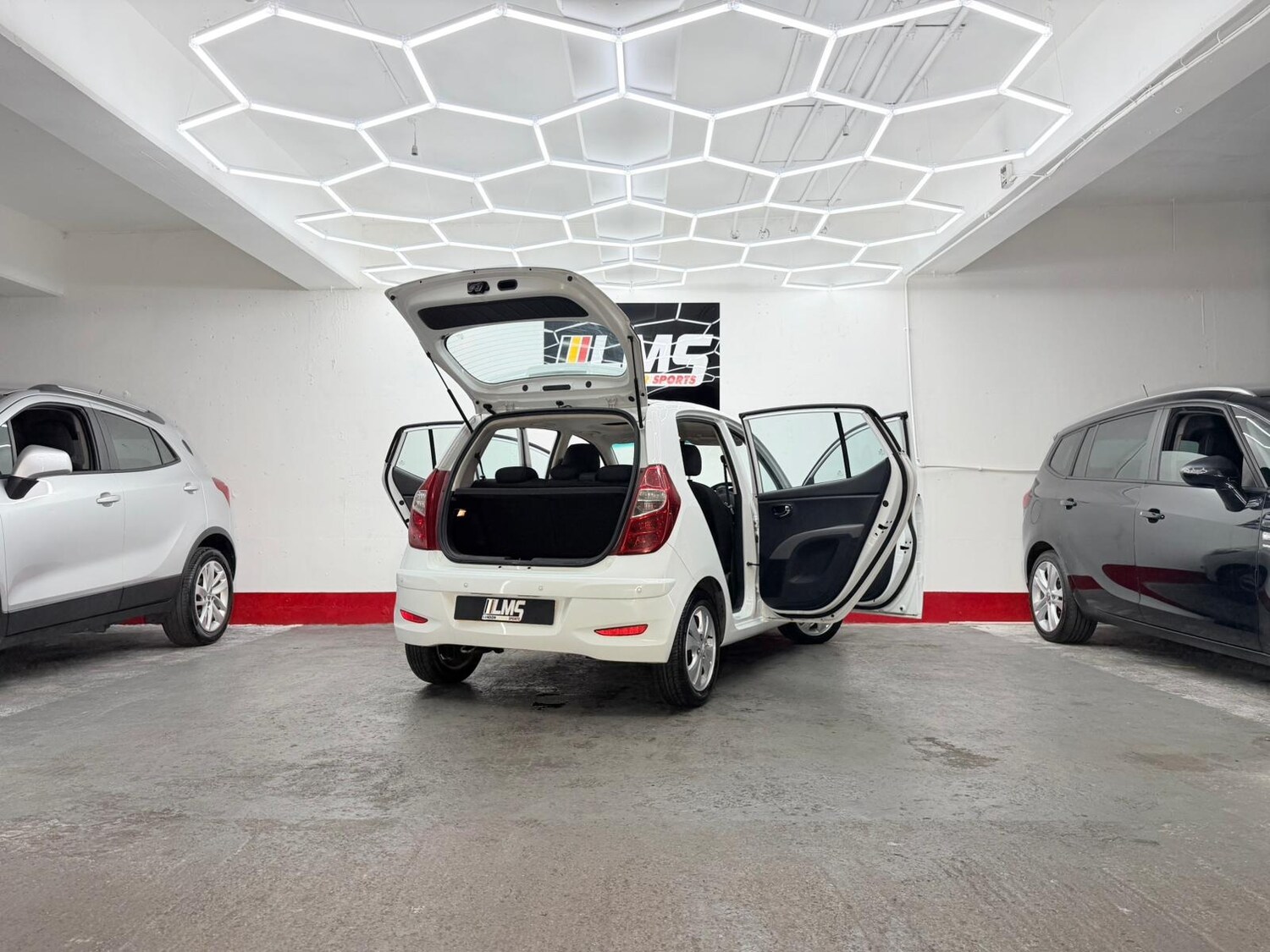 Used Hyundai i10 2011 for sale - 76747994: Photo 60