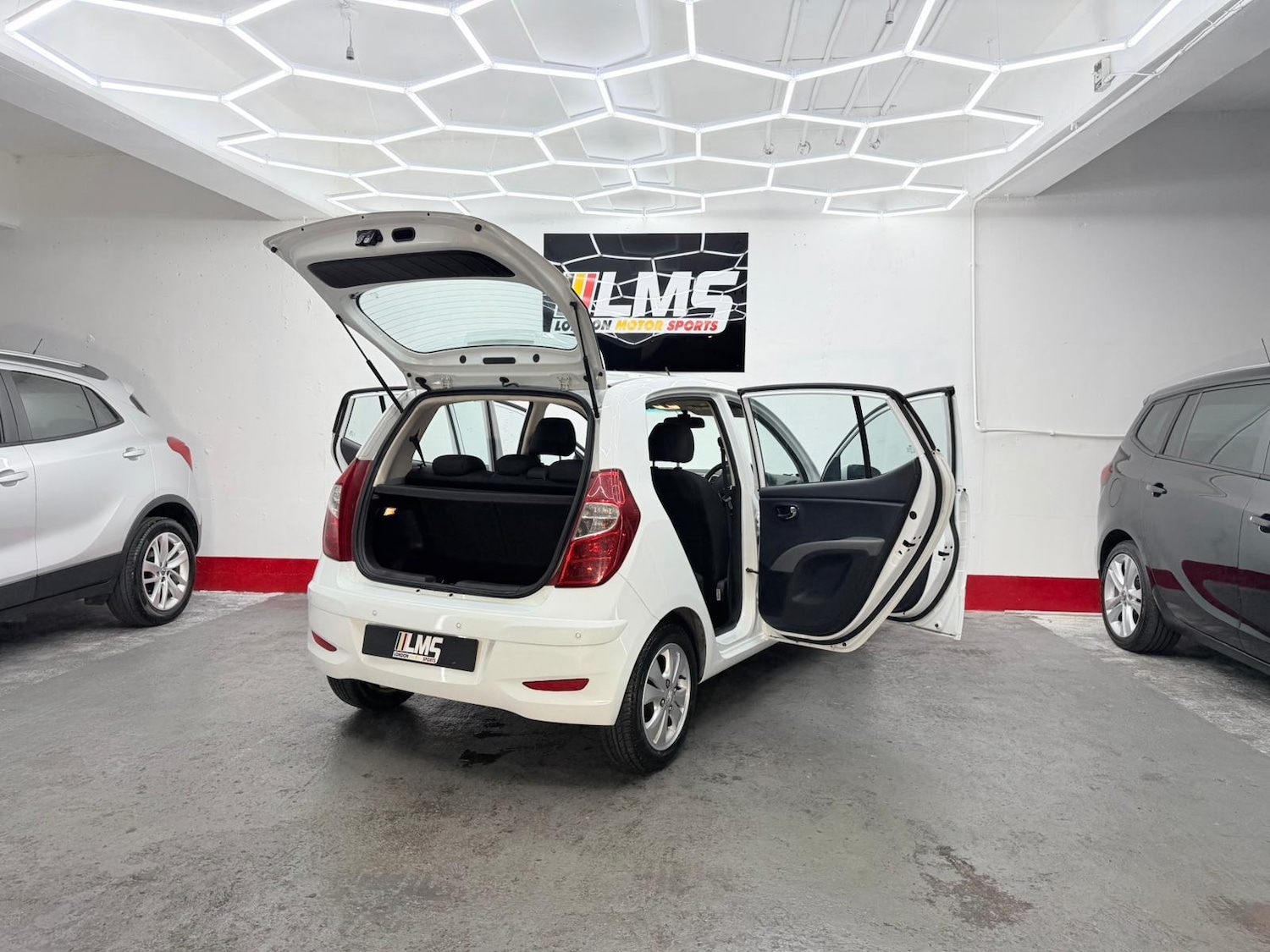 Used Hyundai i10 2011 for sale - 76747994: Photo 61