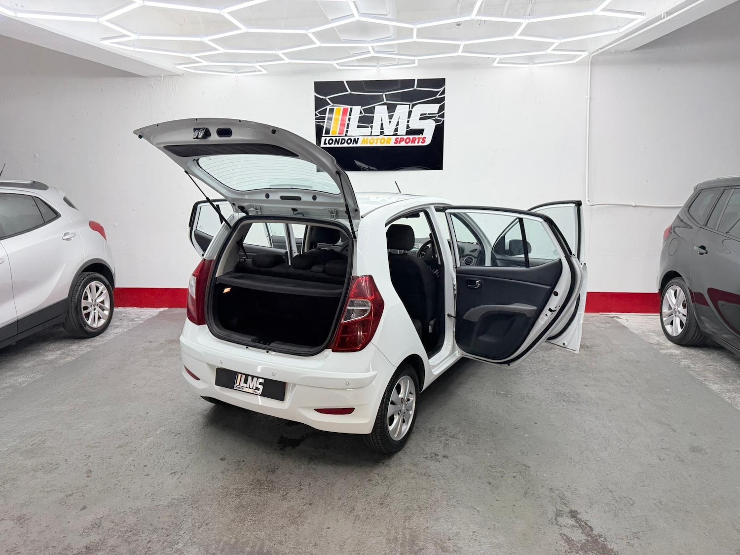 Used Hyundai i10 2011 for sale - 76747994: Photo 62