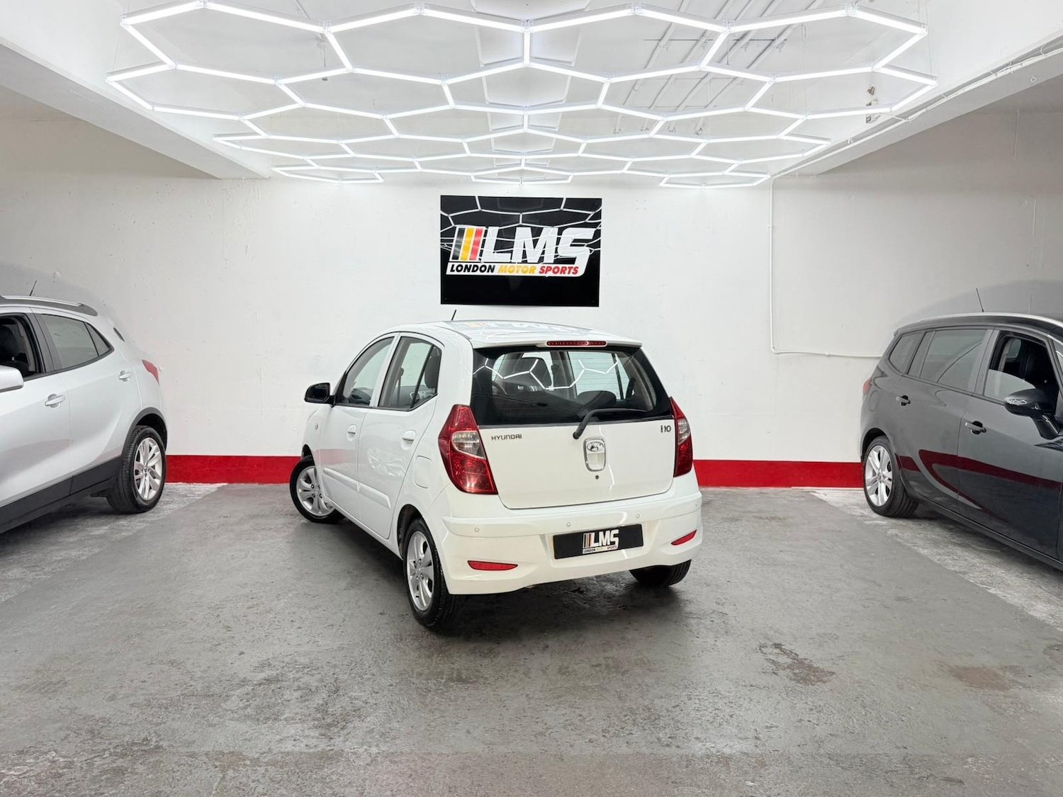 Used Hyundai i10 2011 for sale - 76747994: Photo 64