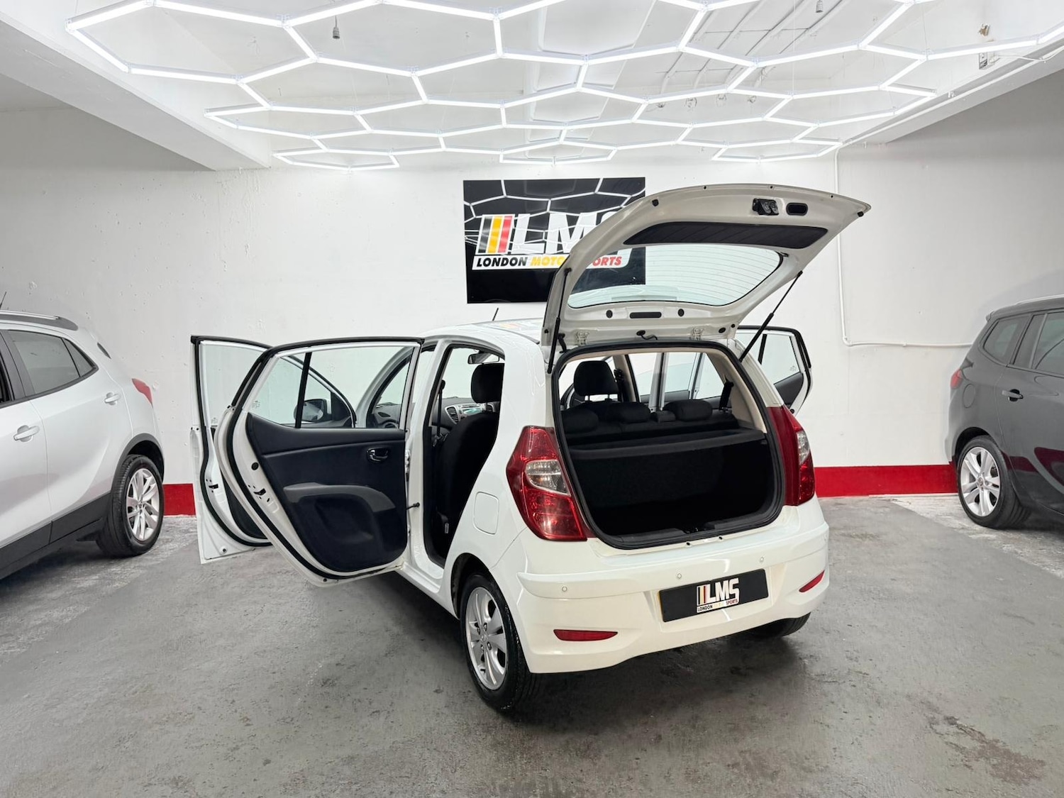 Used Hyundai i10 2011 for sale - 76747994: Photo 78