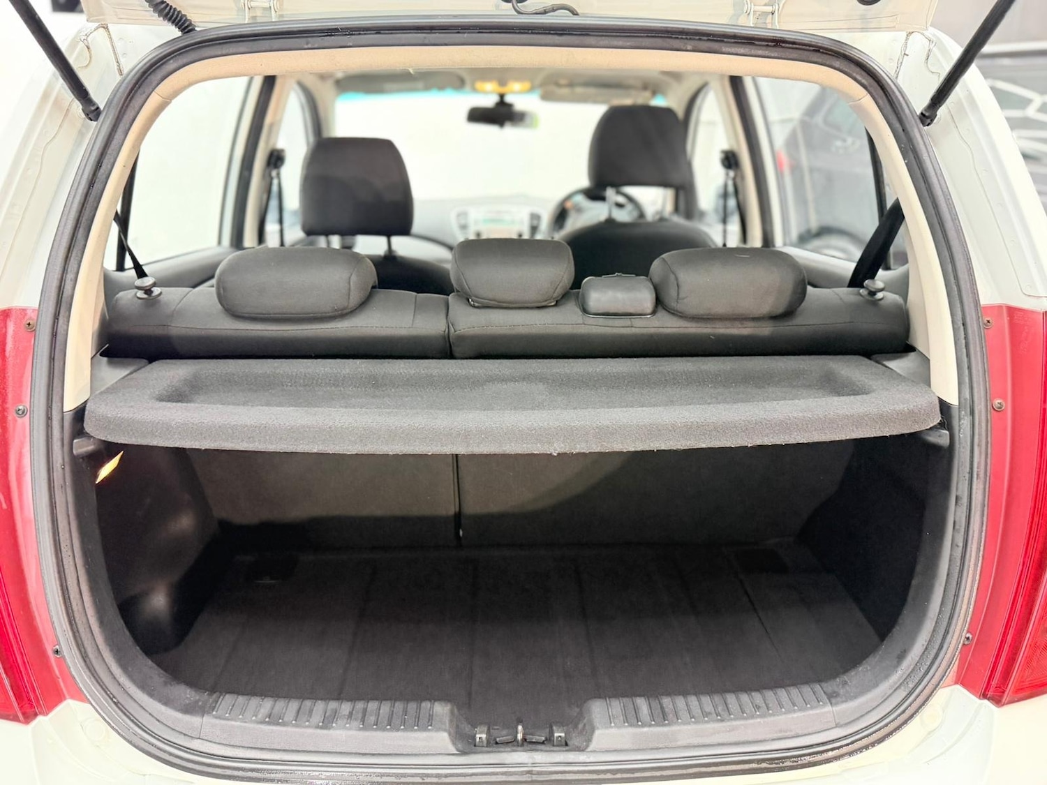 Used Hyundai i10 2011 for sale - 76747994: Photo 80