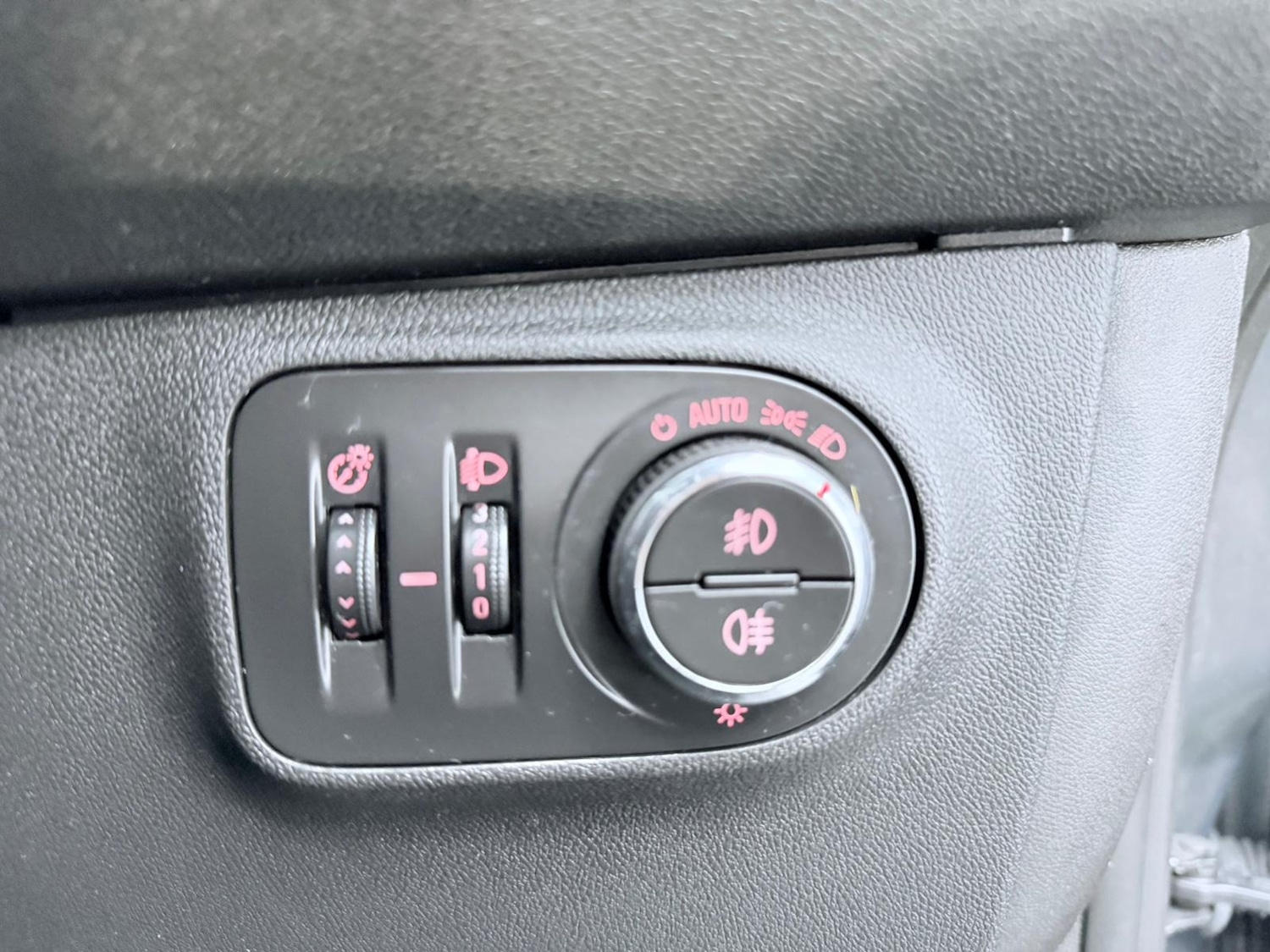 Used Vauxhall Corsa 2015 for sale - 76706028: Photo 42