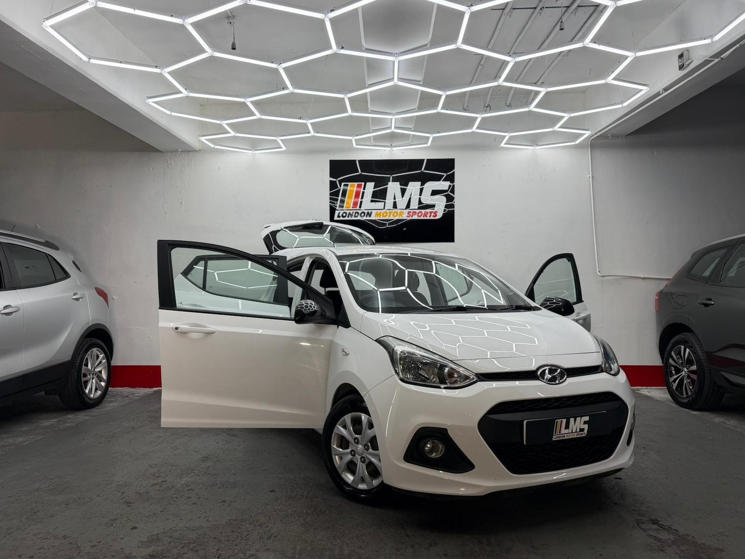 Used Hyundai i10 2016 for sale - 77196621: Photo 30