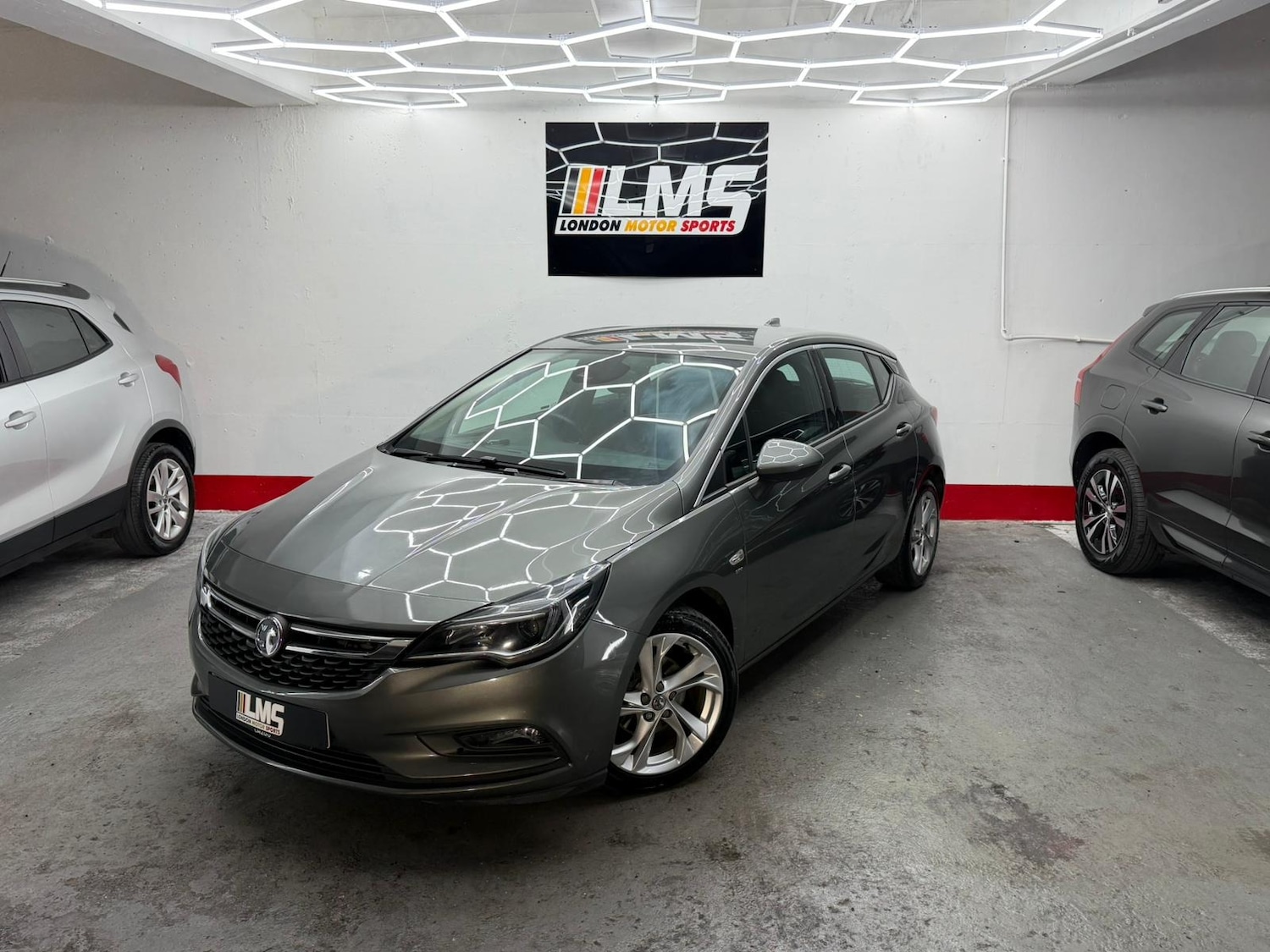 Used Vauxhall Astra 2018 for sale - 77234236: Photo 2