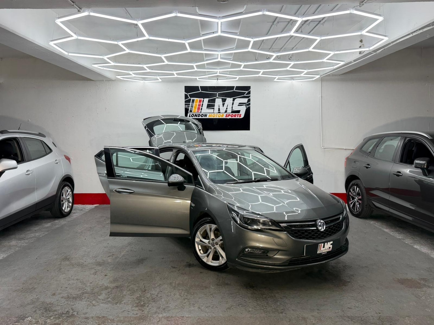 Used Vauxhall Astra 2018 for sale - 77234236: Photo 42
