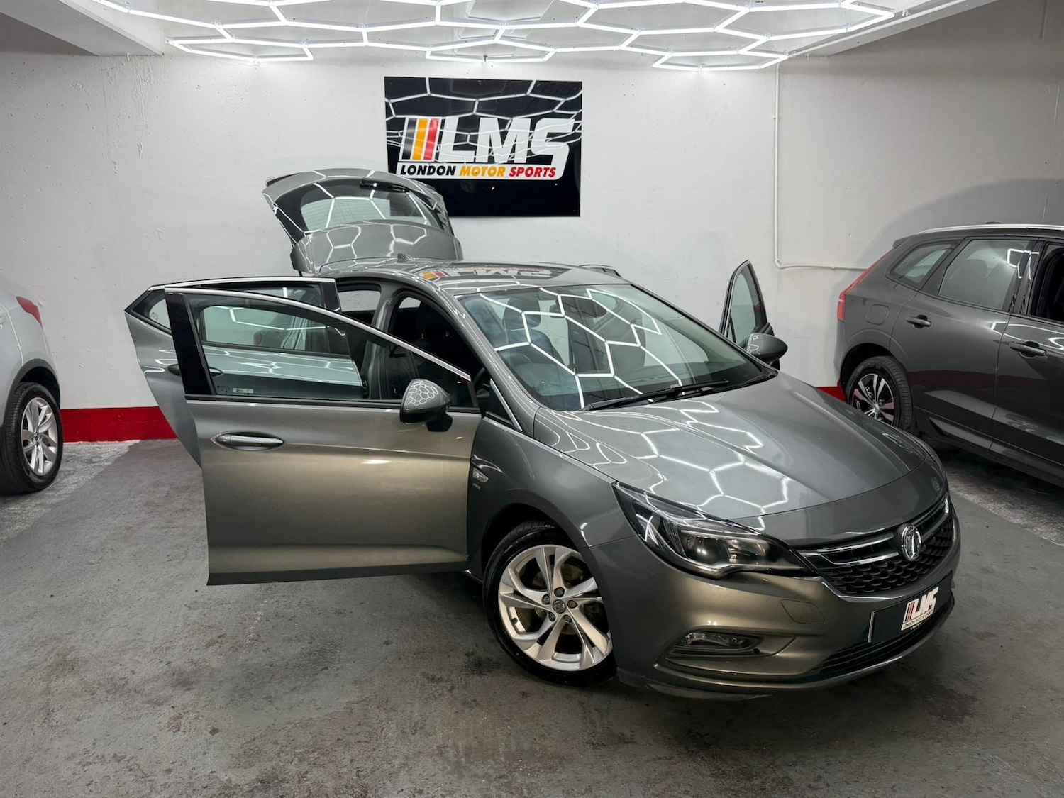 Used Vauxhall Astra 2018 for sale - 77234236: Photo 44
