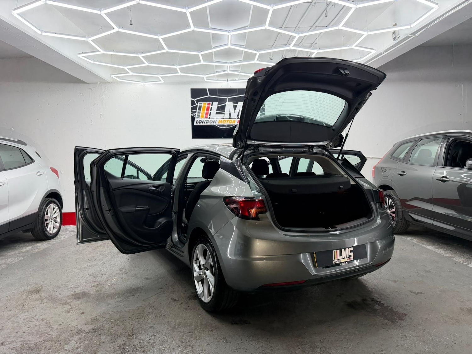 Used Vauxhall Astra 2018 for sale - 77234236: Photo 85