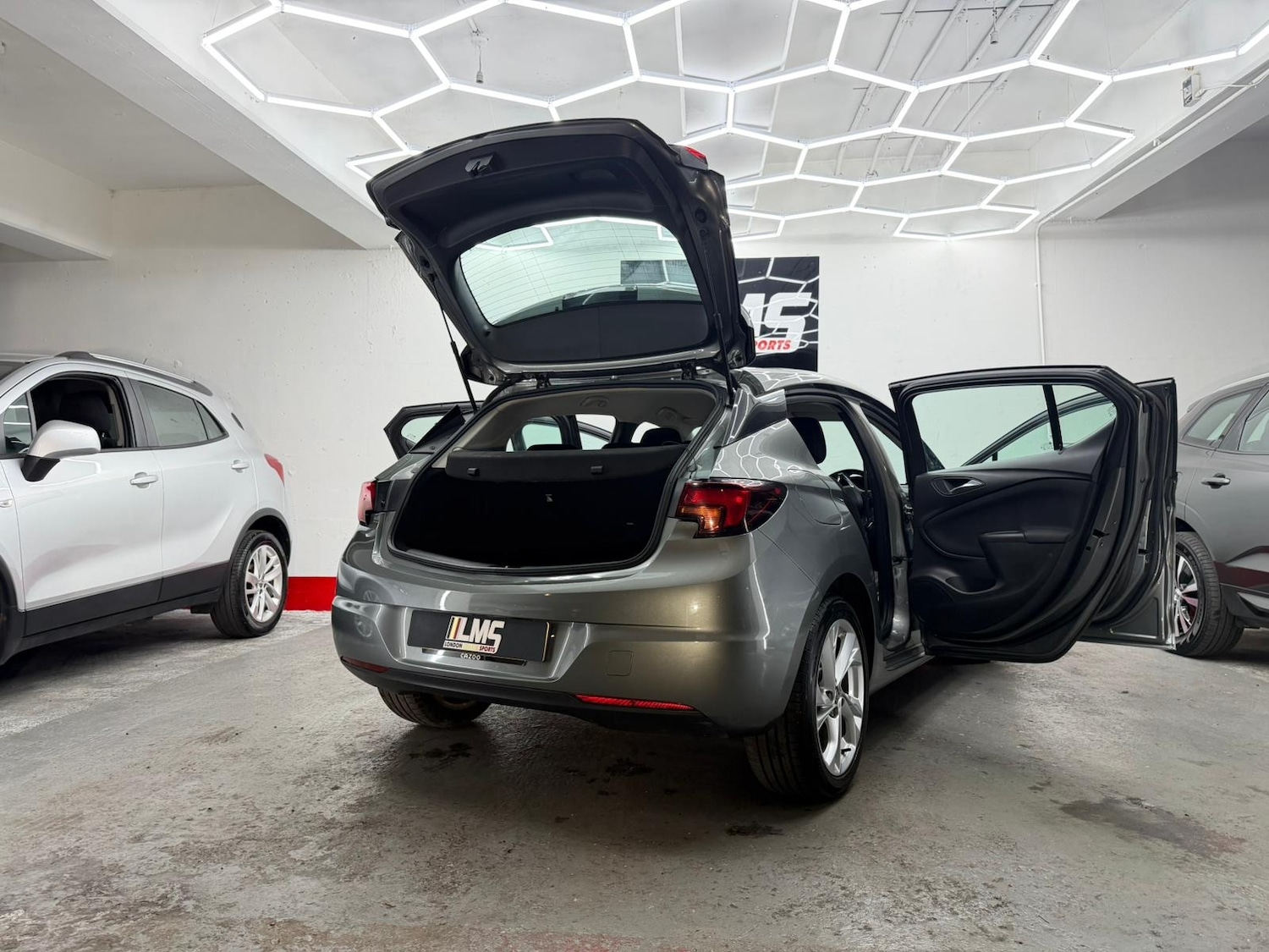 Used Vauxhall Astra 2018 for sale - 77234236: Photo 97