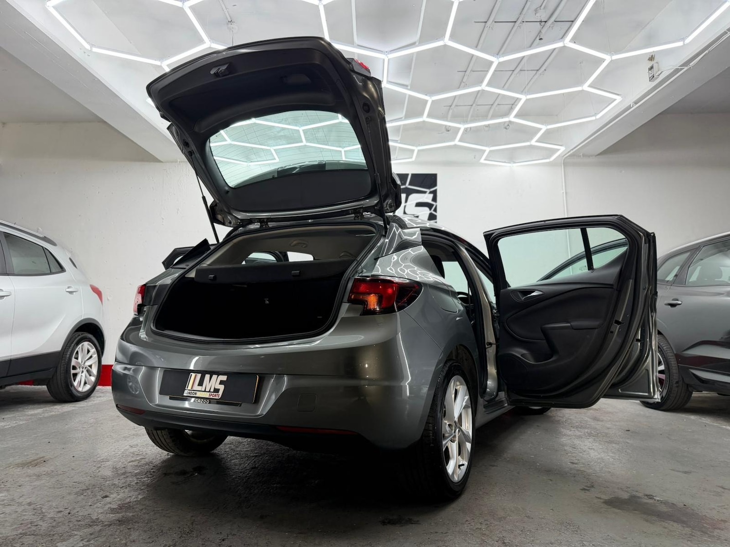 Used Vauxhall Astra 2018 for sale - 77234236: Photo 98