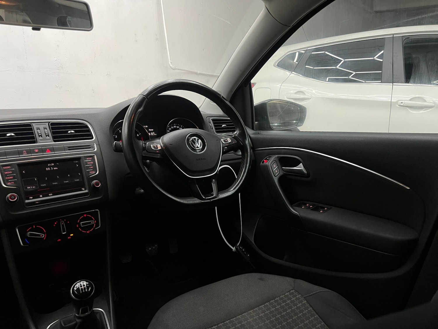 Used Volkswagen Polo 2015 for sale - 77461678: Photo 40