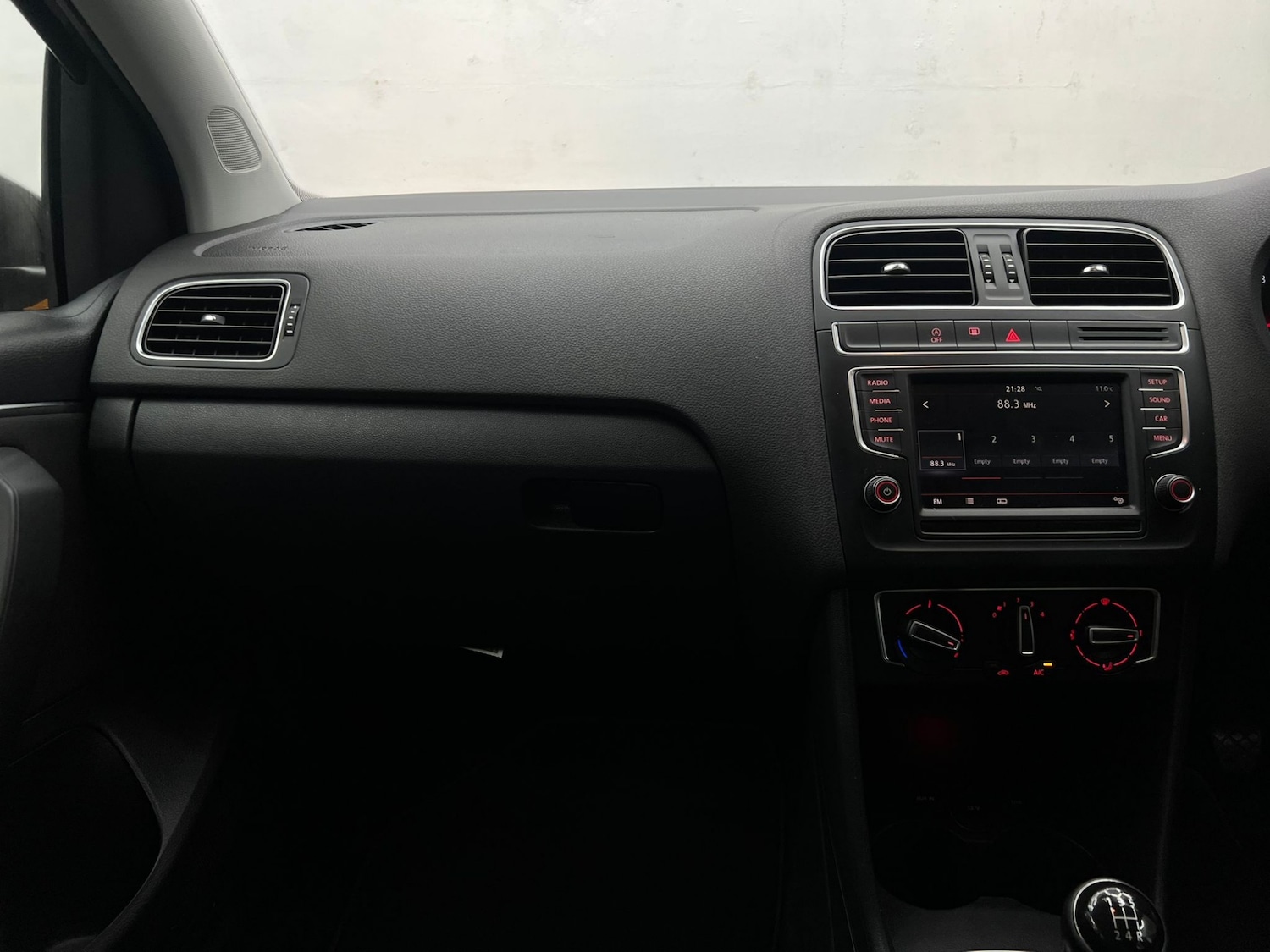 Used Volkswagen Polo 2015 for sale - 77461678: Photo 41