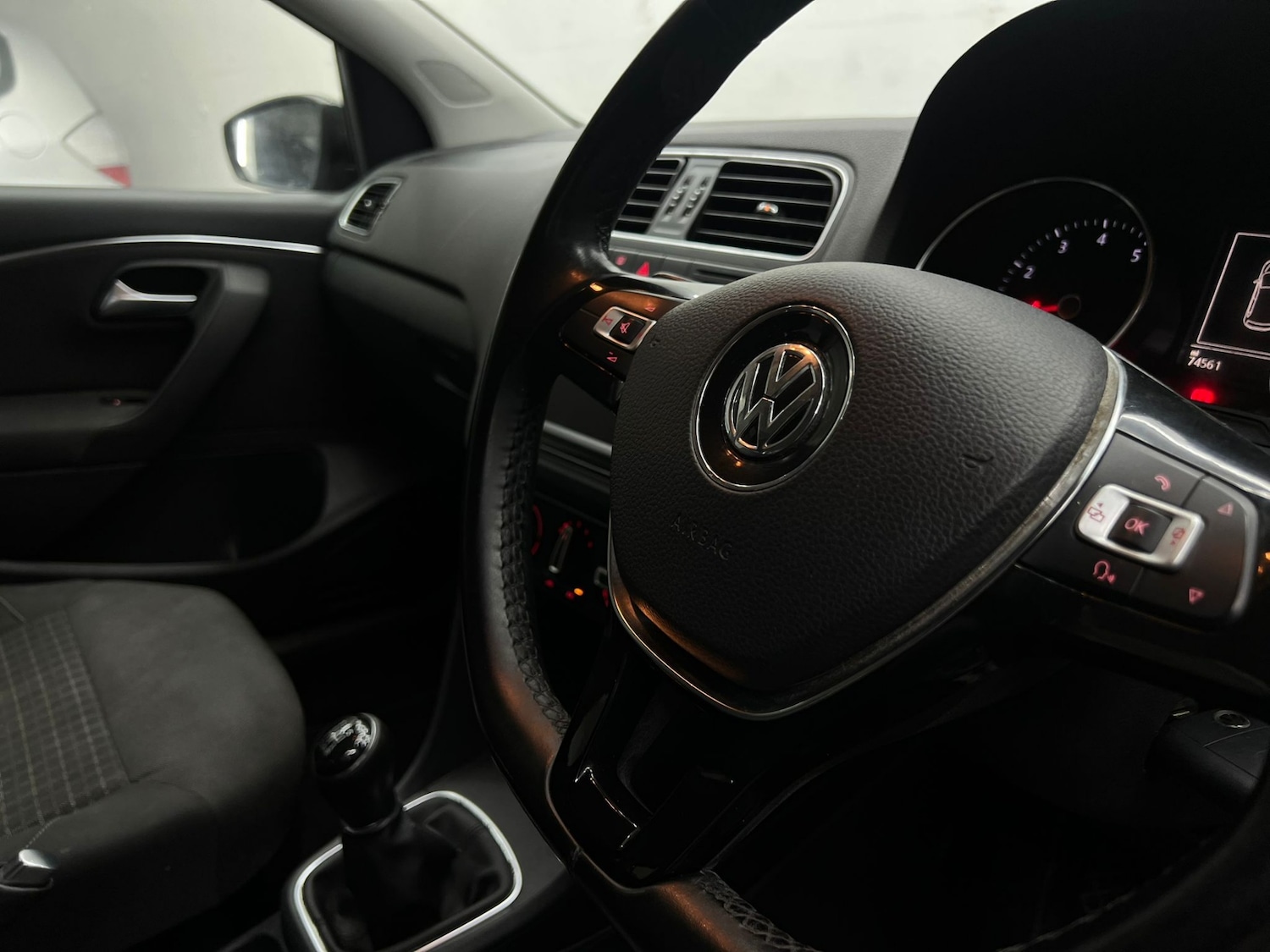 Used Volkswagen Polo 2015 for sale - 77461678: Photo 46