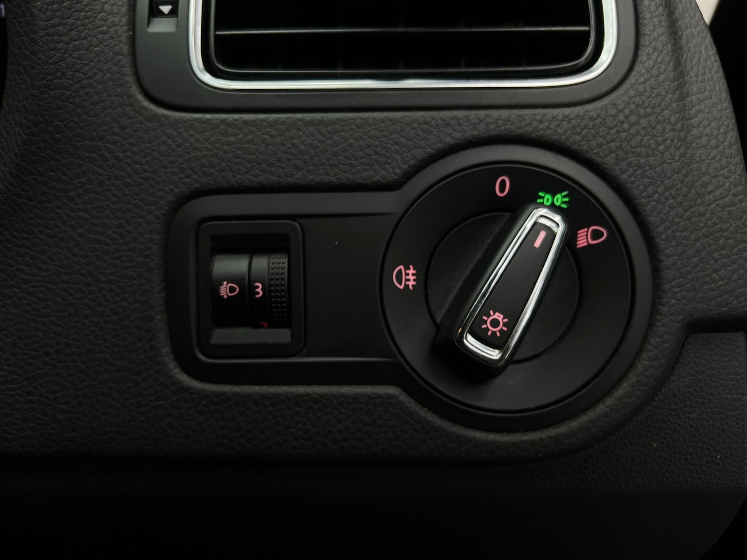 Used Volkswagen Polo 2015 for sale - 77461678: Photo 51