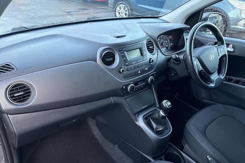 Used Hyundai i10 2017 for sale - 77176381: Photo 18