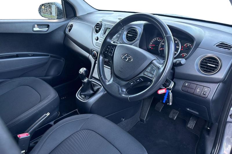 Used Hyundai i10 2017 for sale - 77176381: Photo 9